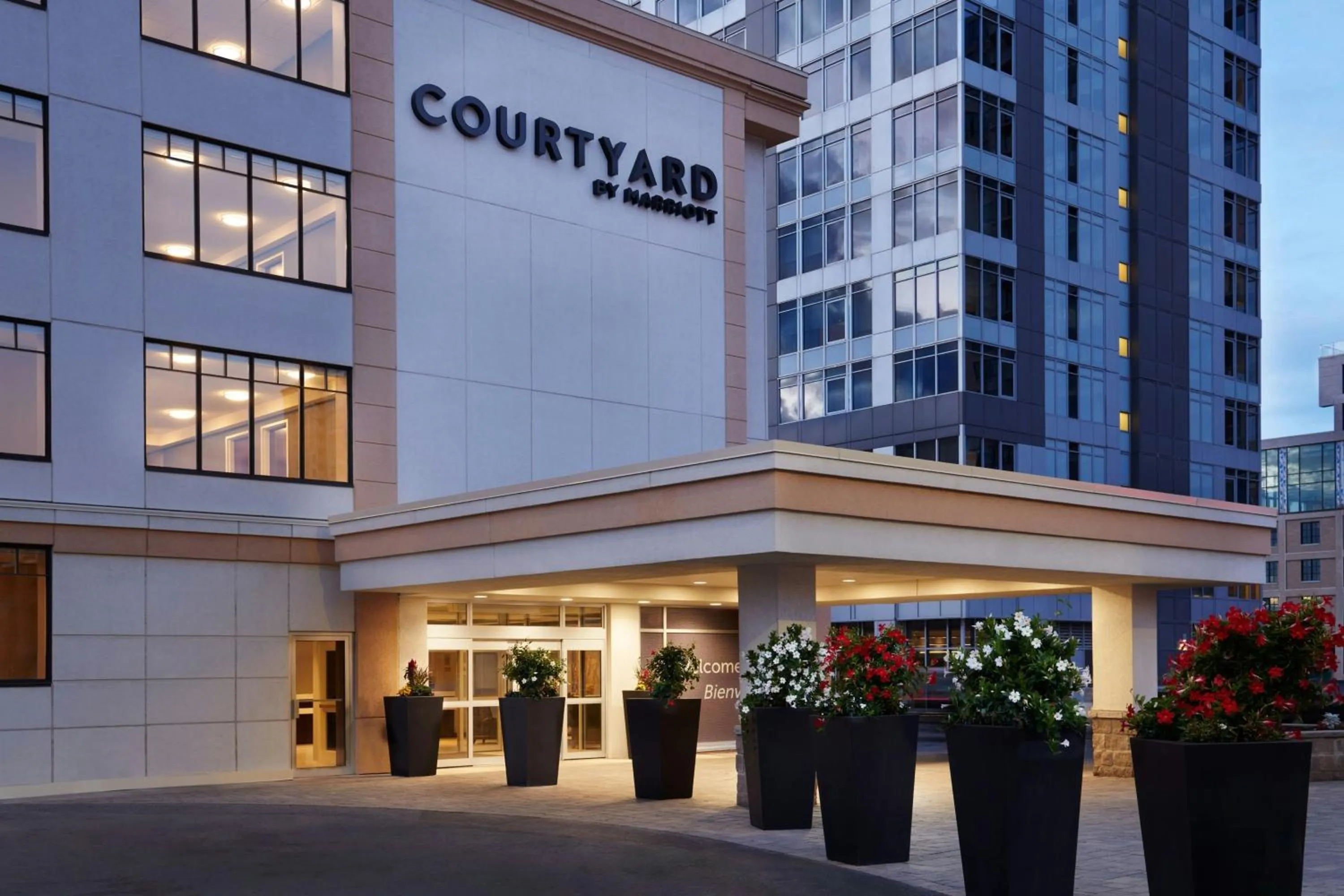 Property building in Courtyard by Marriott Ottawa Downtown