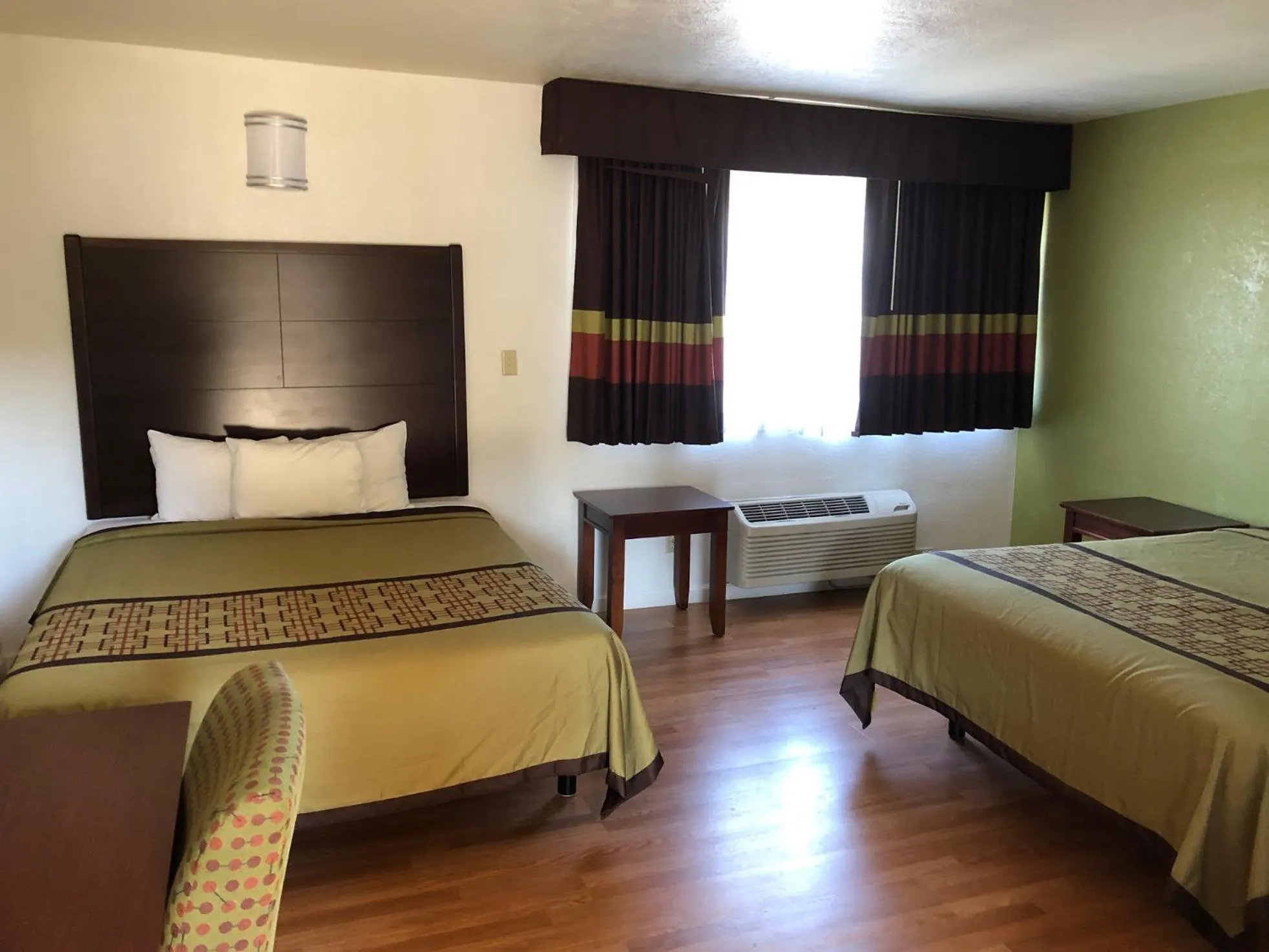 Bedroom, Bed in Americas Best Value Inn Visalia