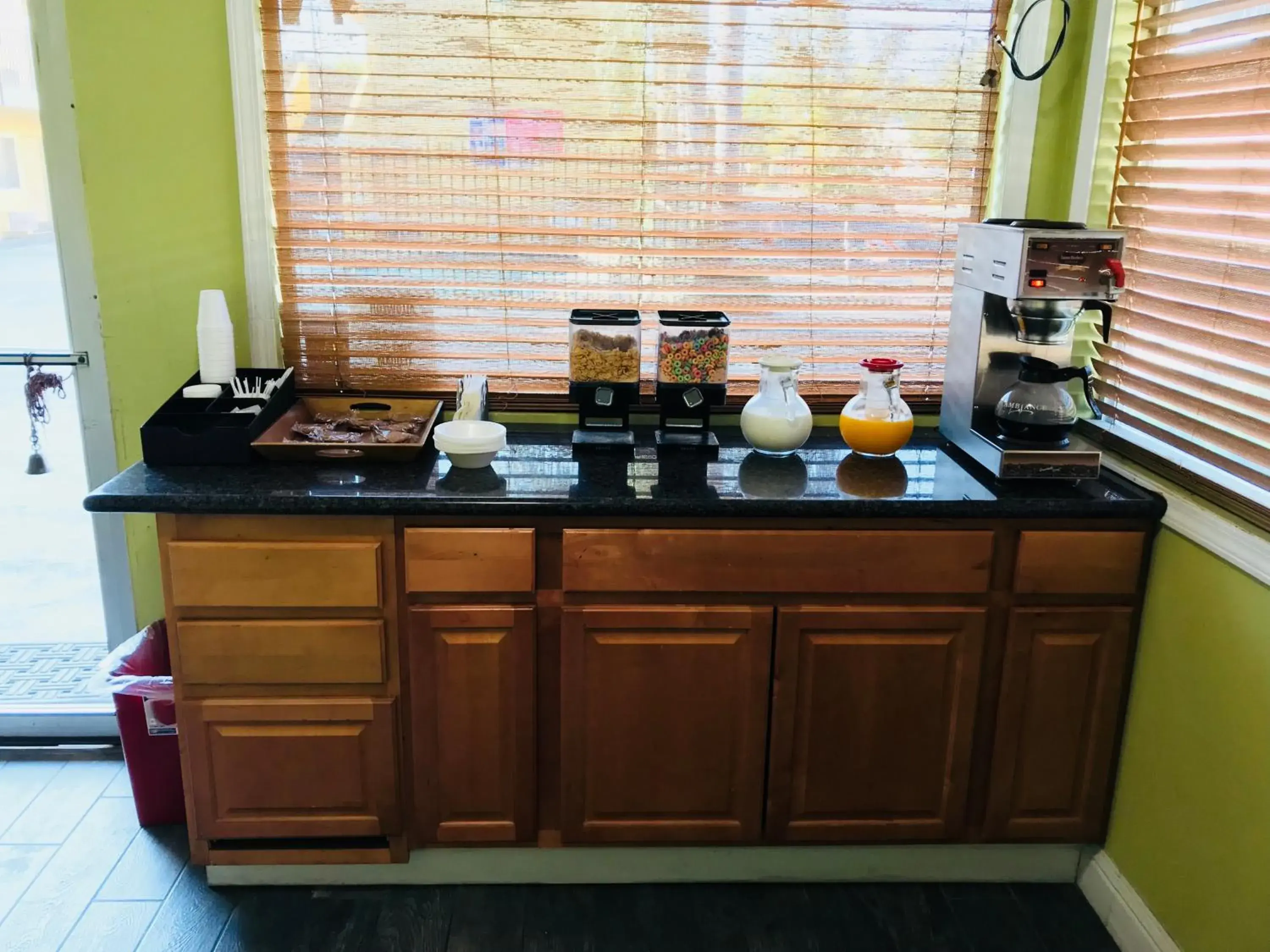 Continental breakfast in Americas Best Value Inn Visalia Continental breakfast in Americas Best Value Inn Visalia