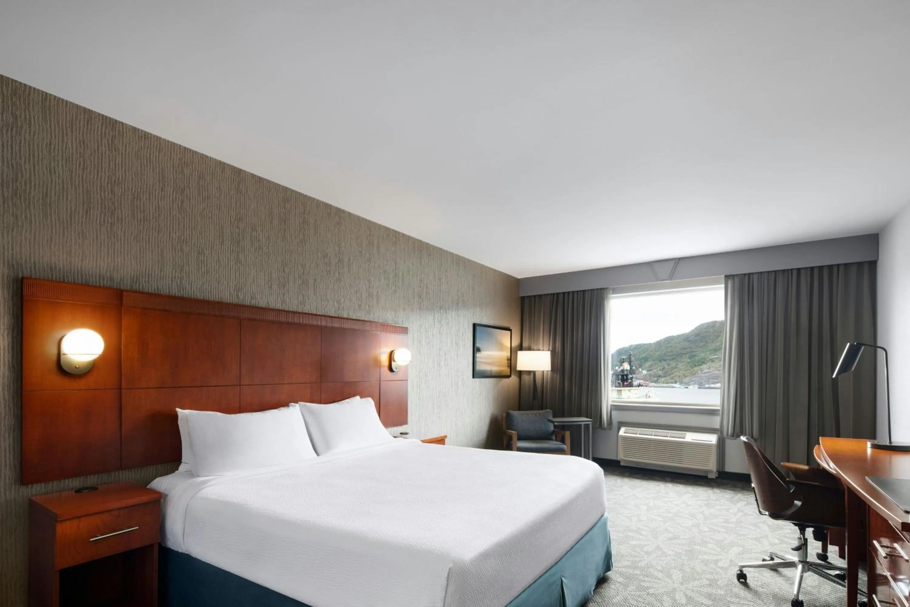 Photo of the whole room, Bed in Courtyard by Marriott St. John's Newfoundland