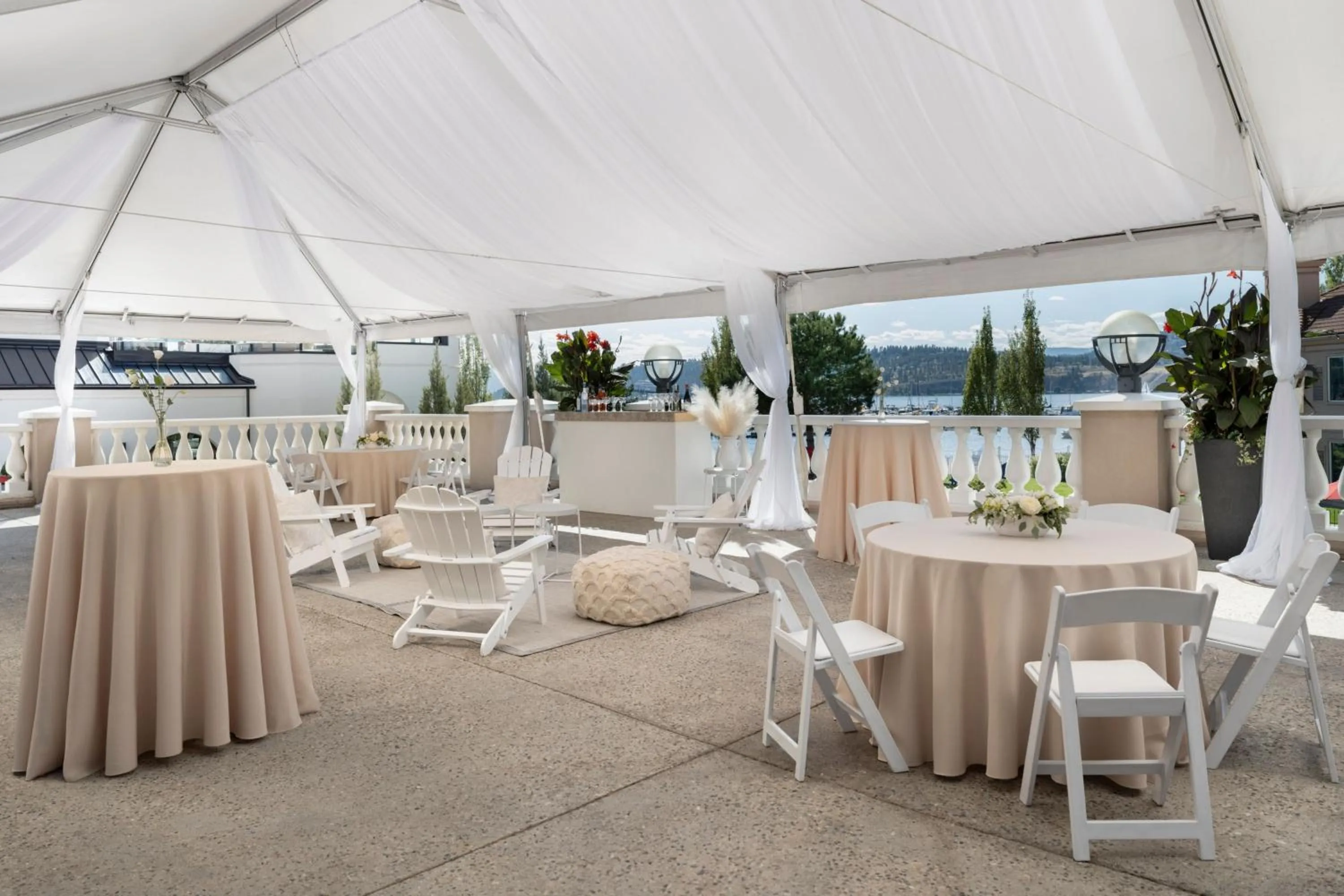 Lobby or reception in Delta Hotels by Marriott Grand Okanagan Resort