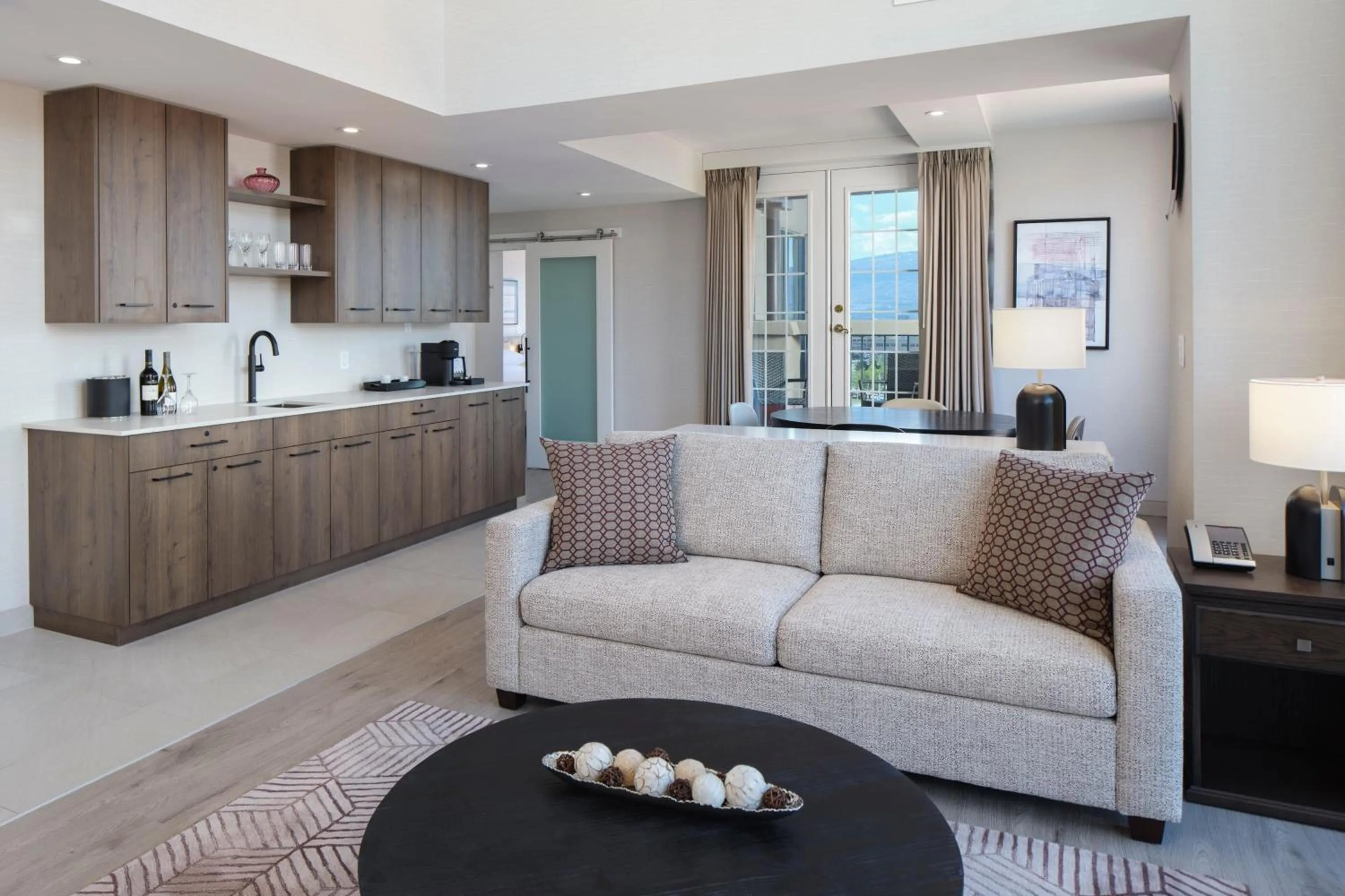 Living room in Delta Hotels by Marriott Grand Okanagan Resort