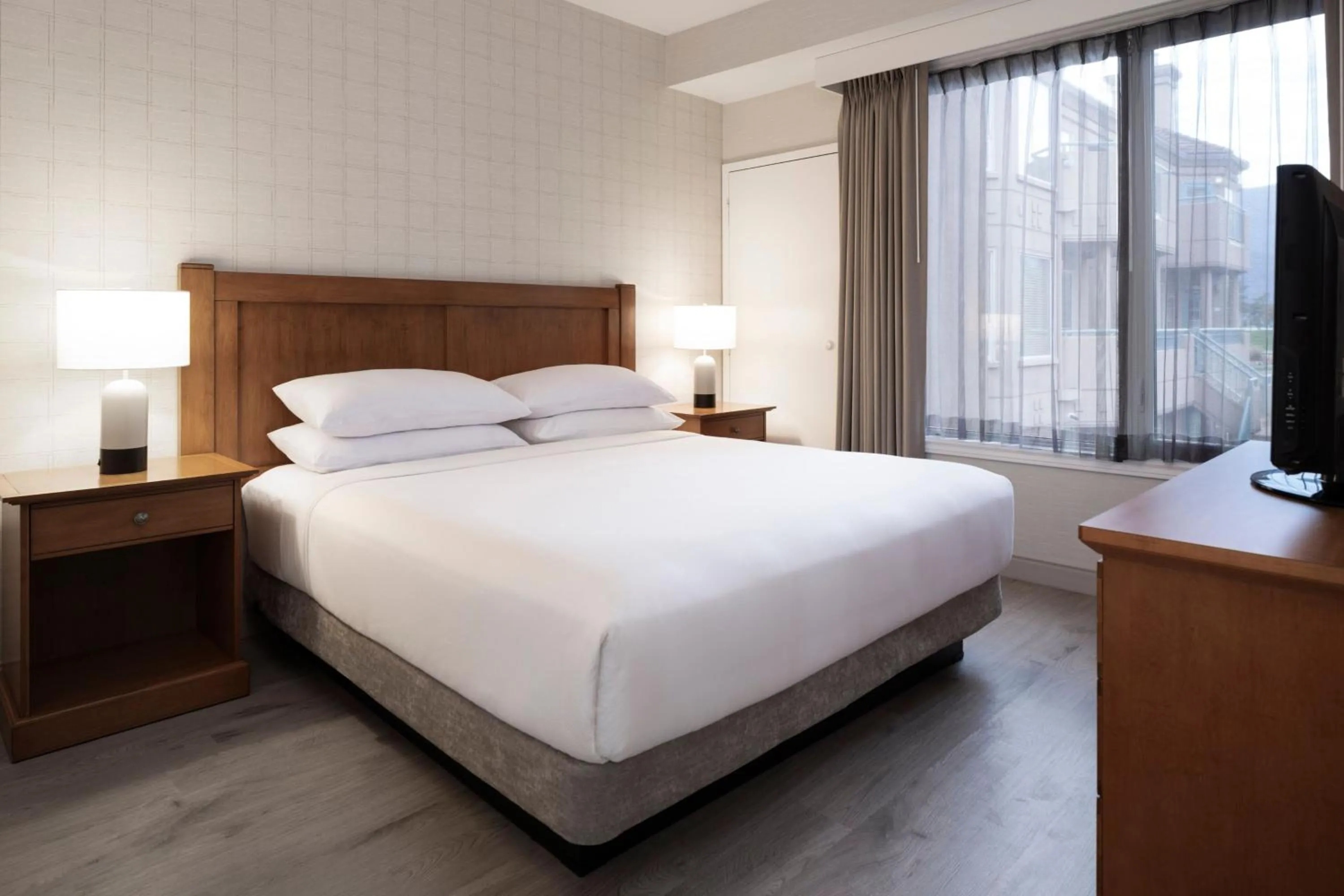 Bedroom, Bed in Delta Hotels by Marriott Grand Okanagan Resort