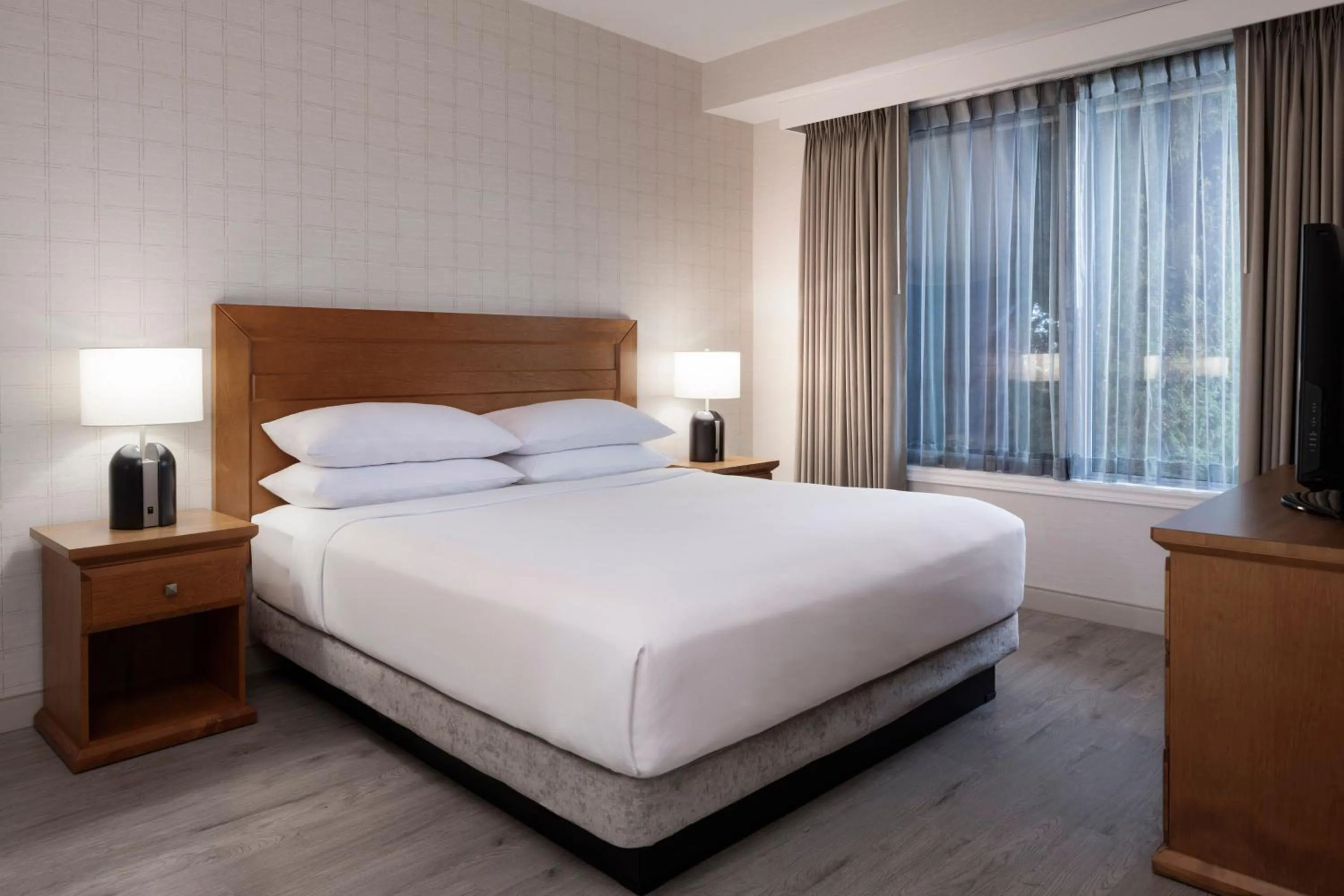 Bedroom, Bed in Delta Hotels by Marriott Grand Okanagan Resort