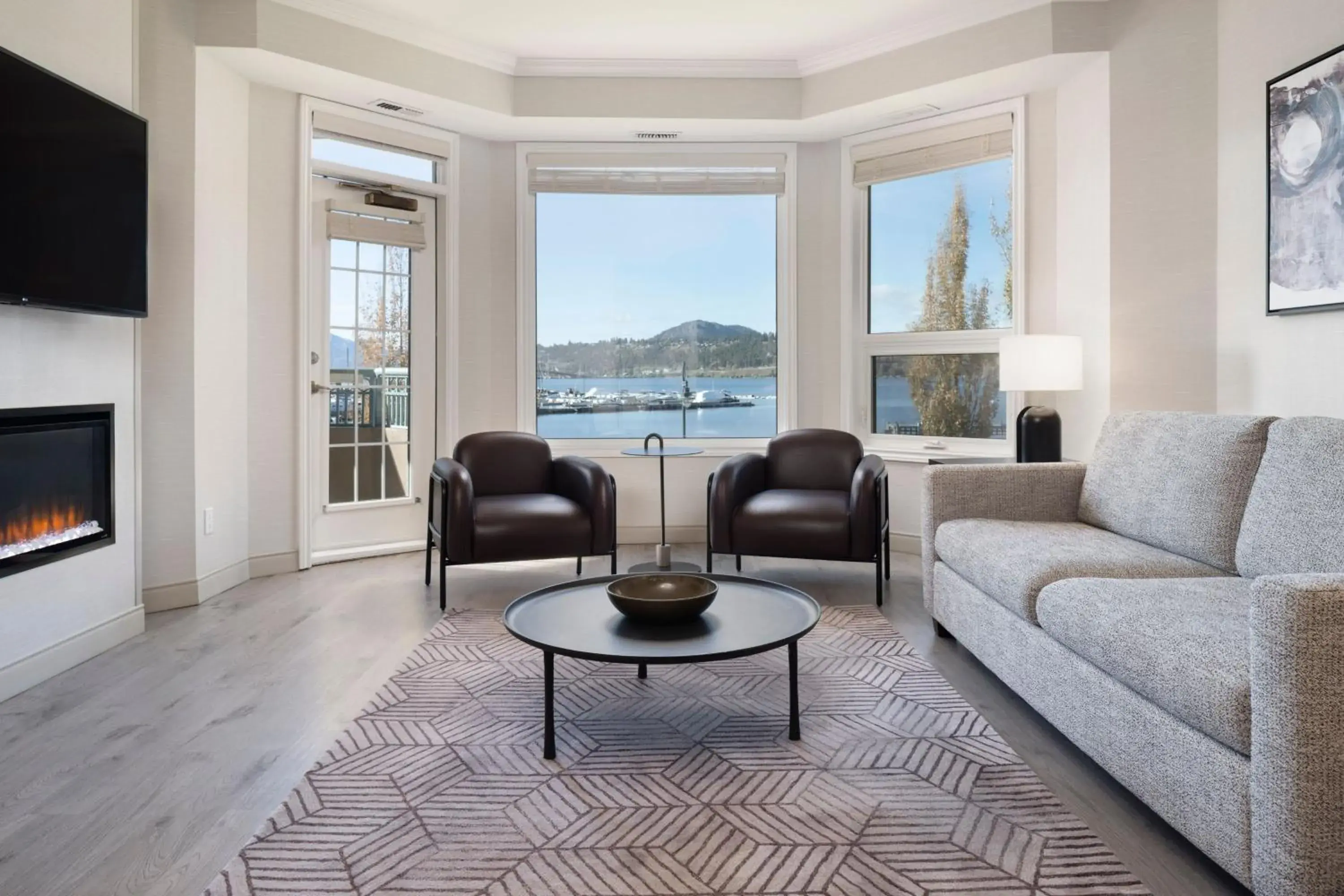 Two-Bedroom Residence with Lake View and Whirlpool in Delta Hotels by Marriott Grand Okanagan Resort Two-Bedroom Residence with Lake View and Whirlpool in Delta Hotels by Marriott Grand Okanagan Resort