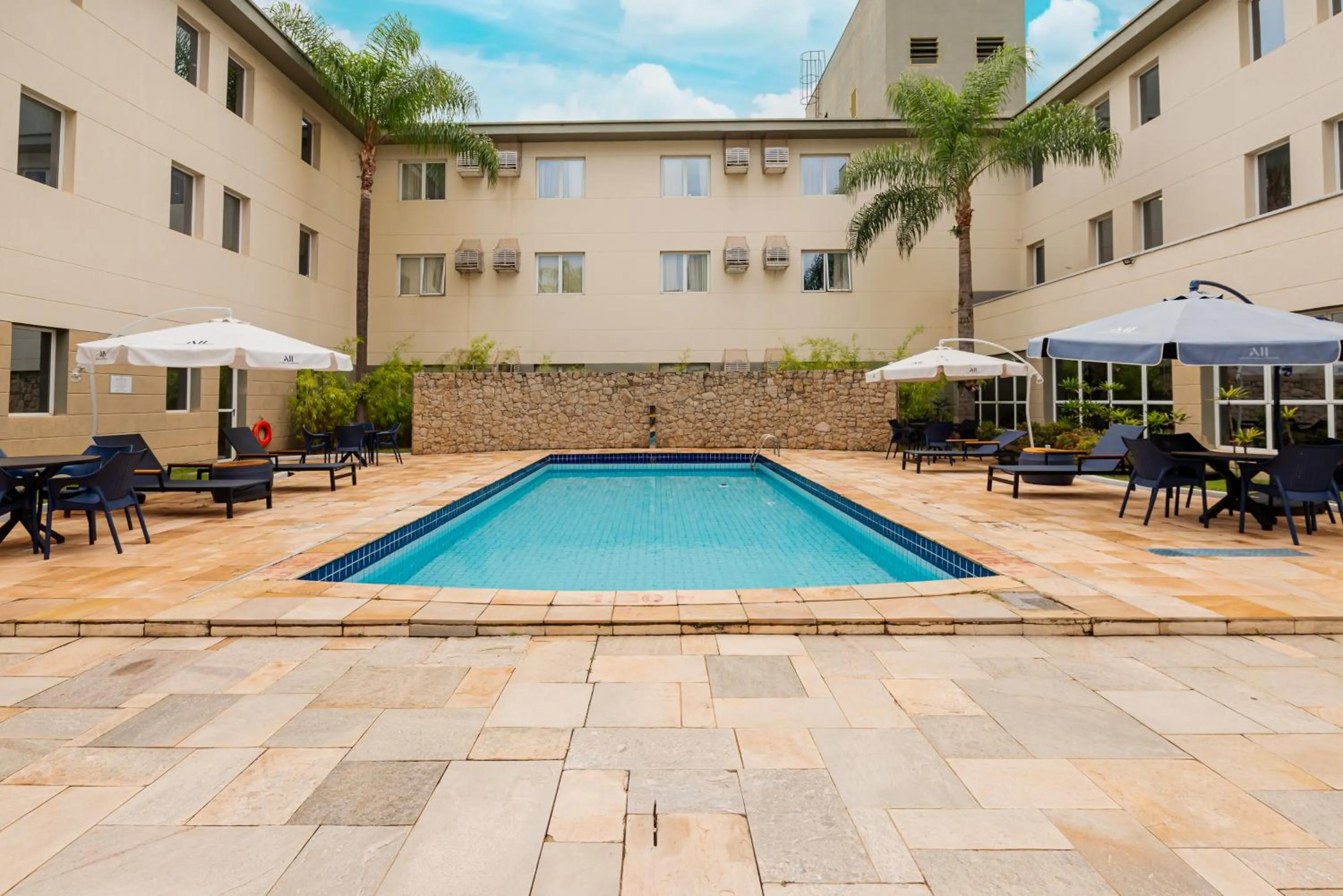 Pool view in Ibis Styles Campinas Alphaville