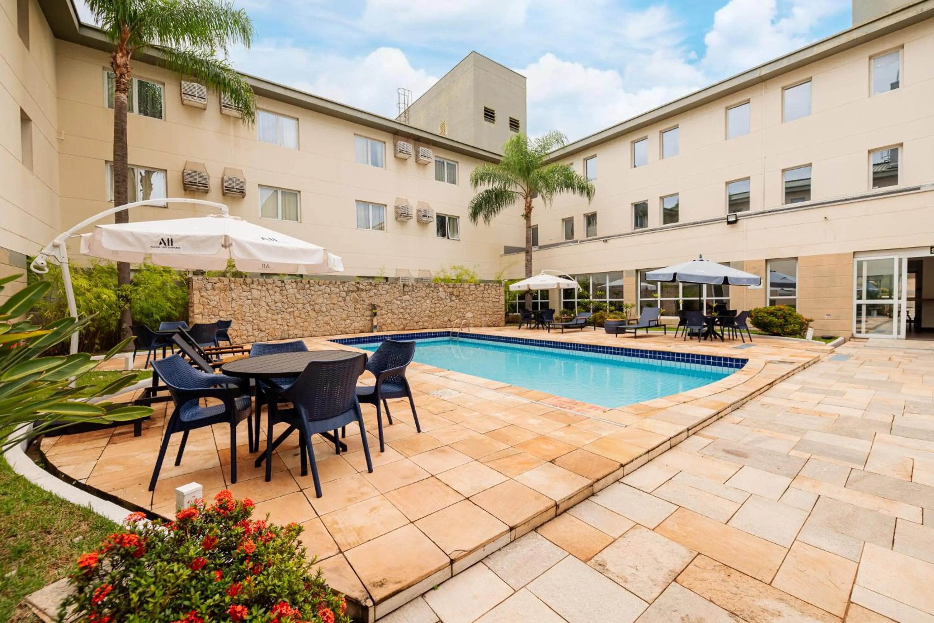 Pool view in Ibis Styles Campinas Alphaville
