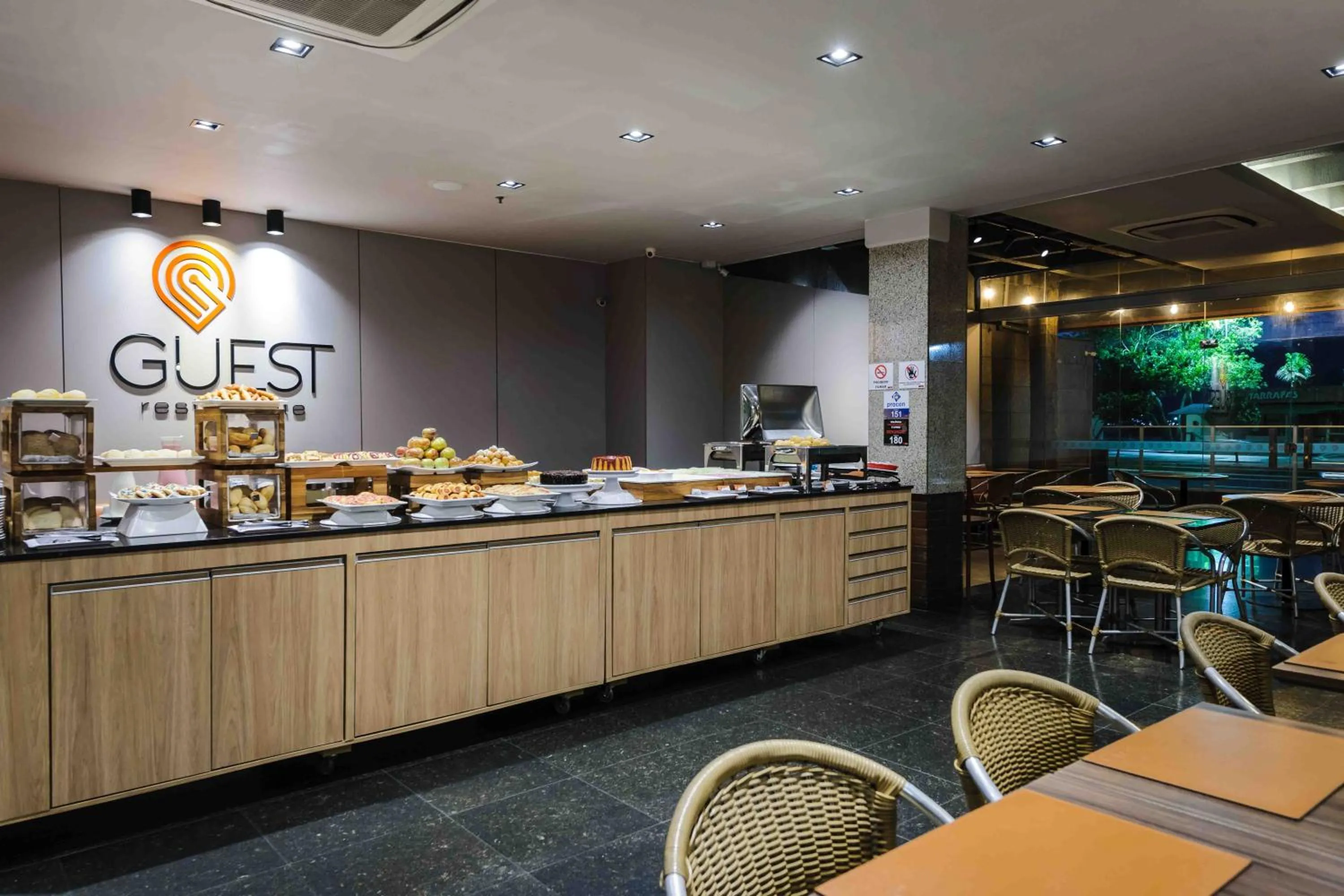 Restaurant/places to eat in Vitoria Praia Hotel