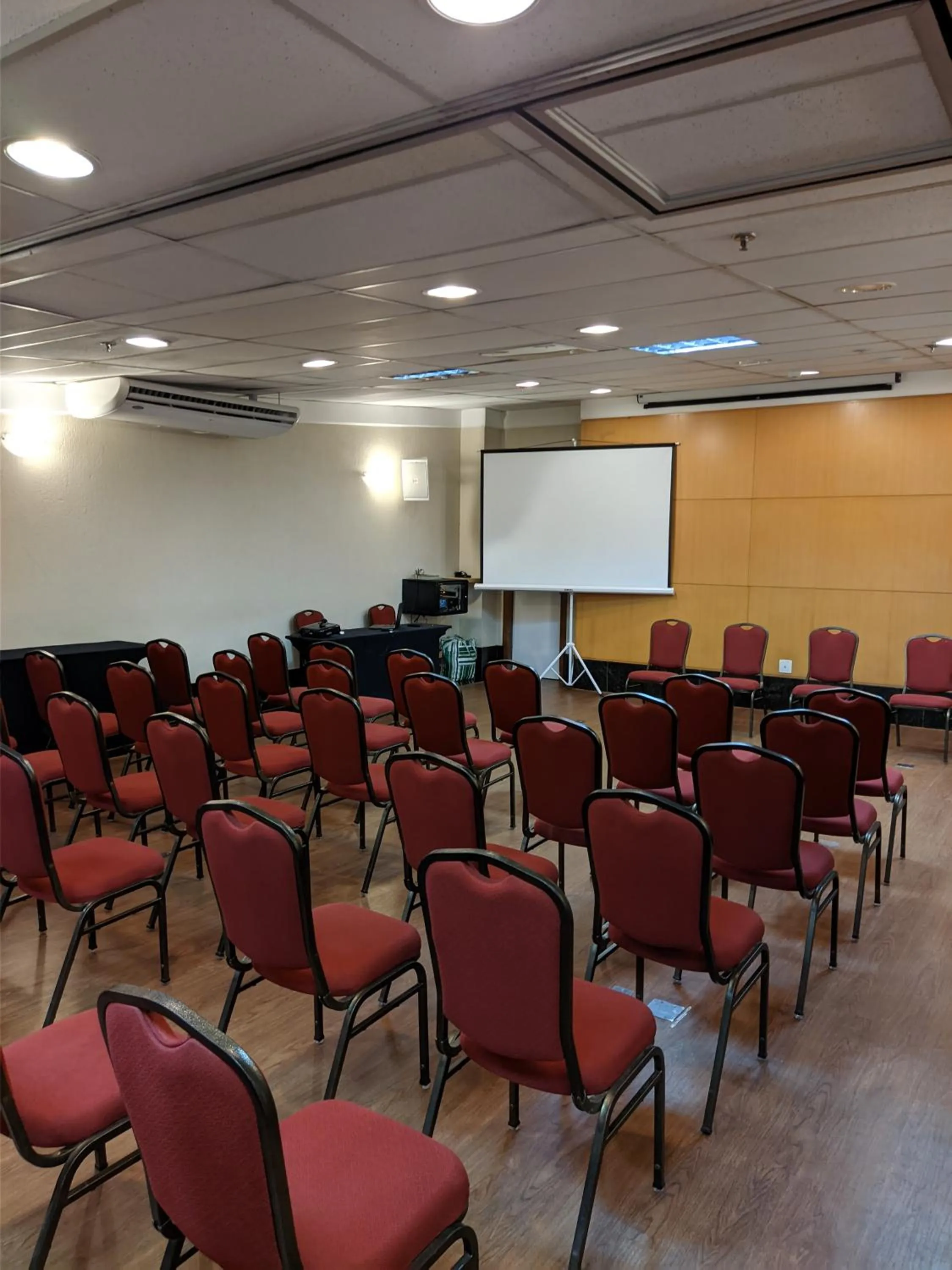 Meeting/conference room in Vitoria Praia Hotel