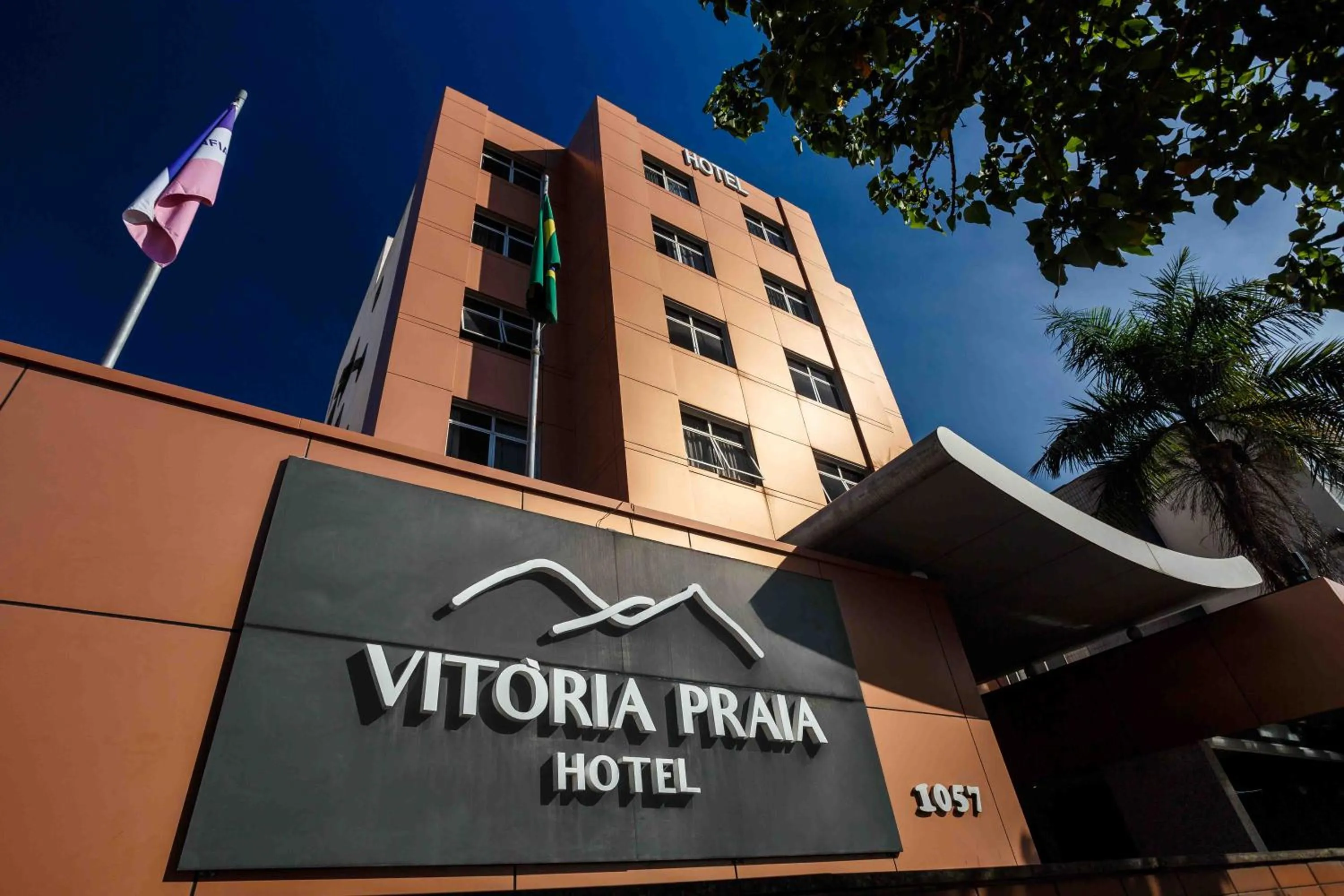Facade/entrance in Vitoria Praia Hotel