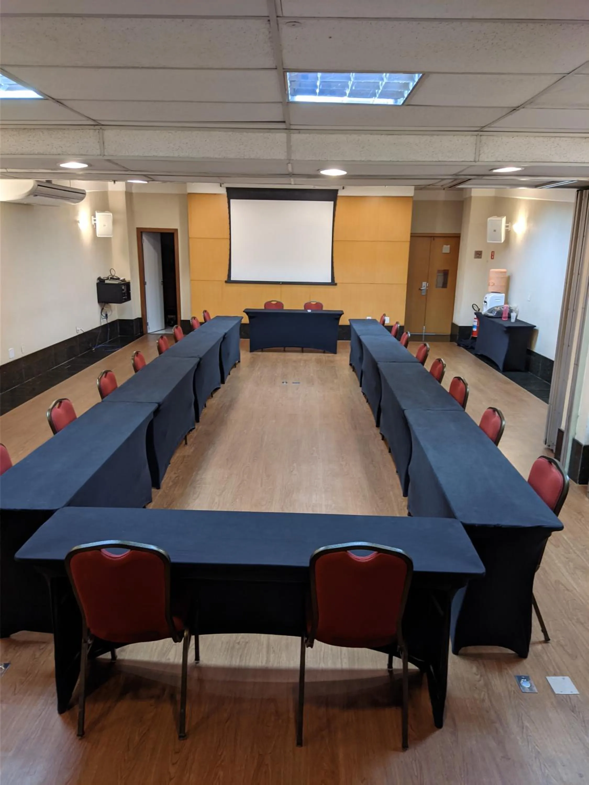 Meeting/conference room in Vitoria Praia Hotel