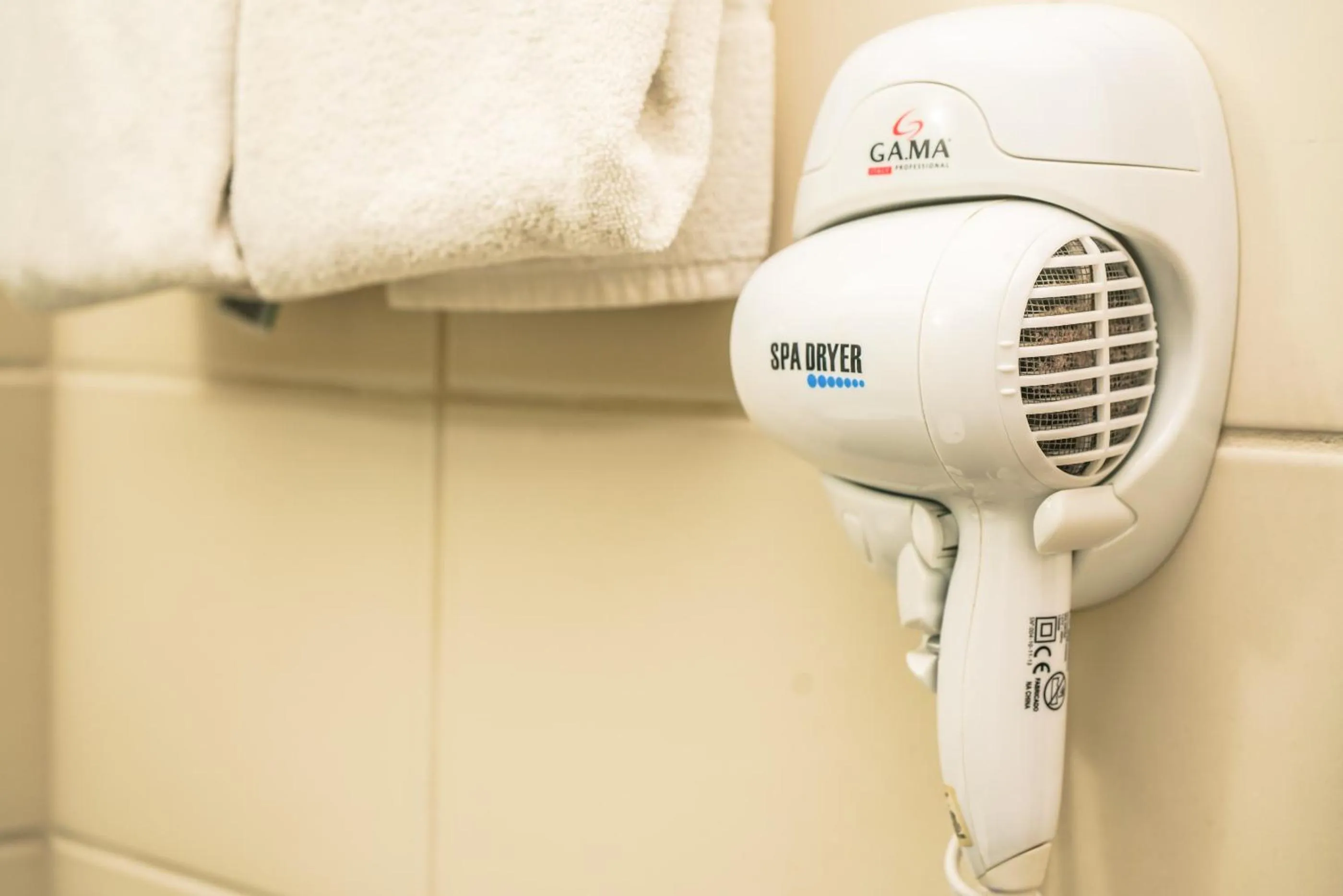 Bathroom in Vitoria Praia Hotel