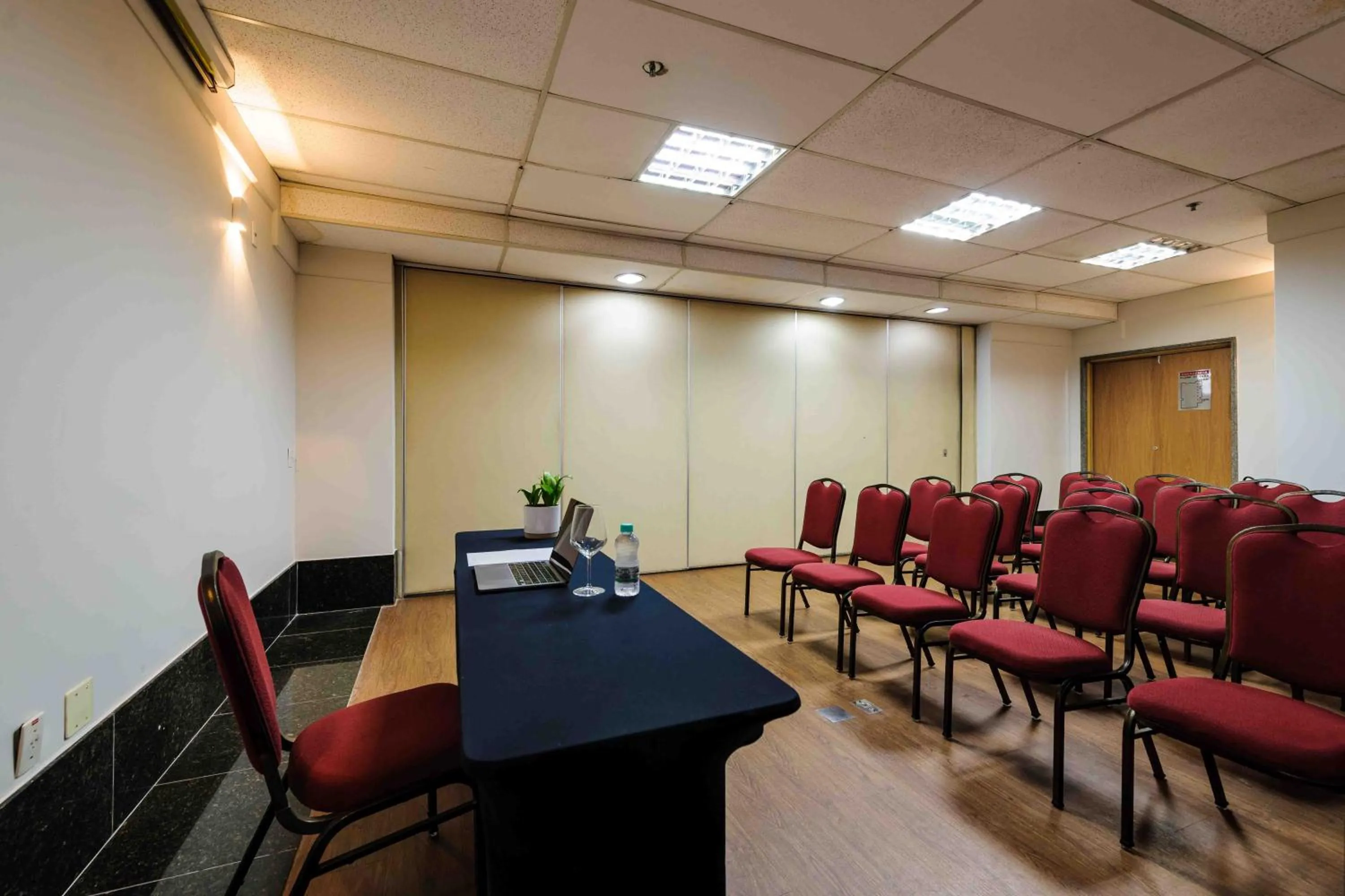 Meeting/conference room in Vitoria Praia Hotel