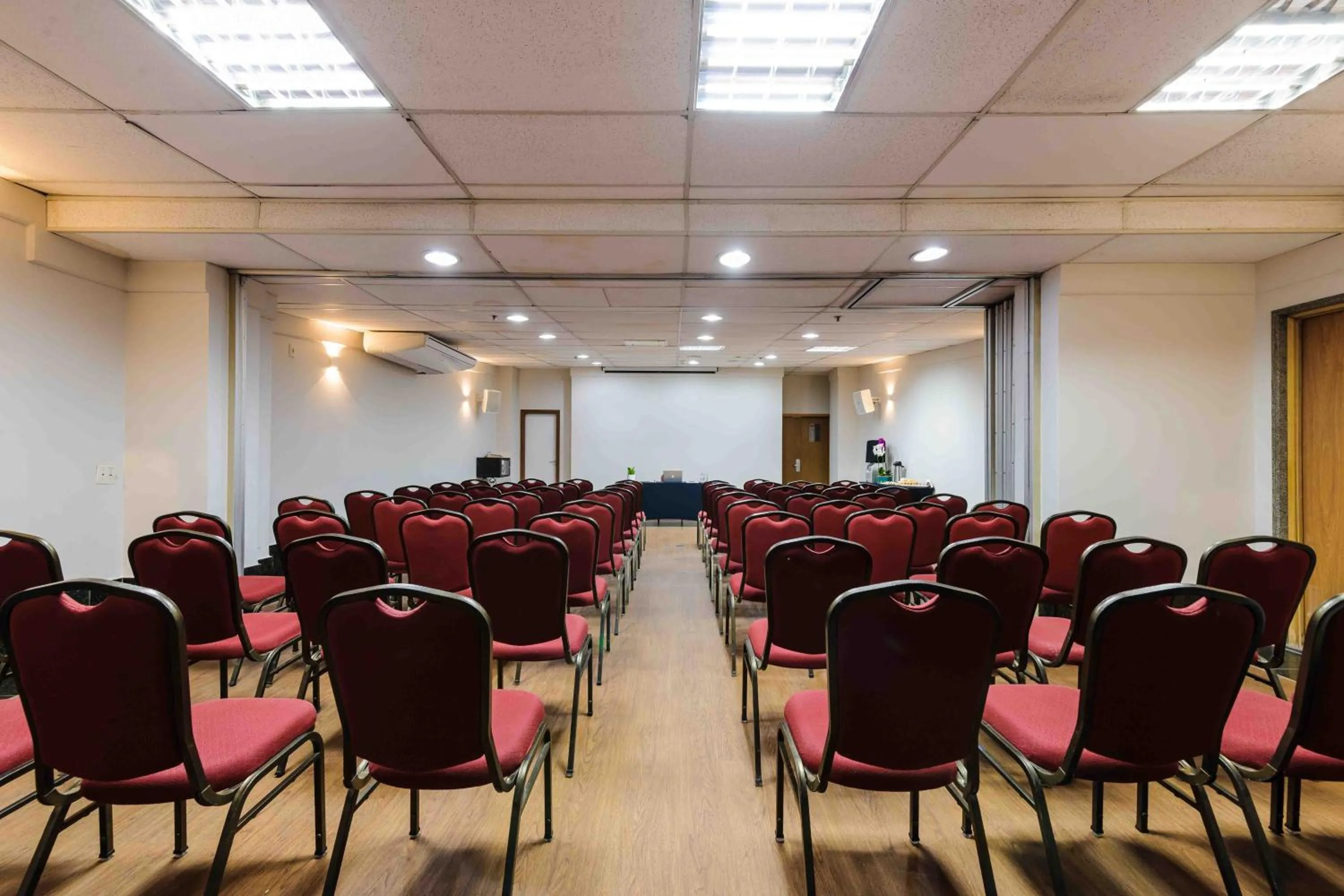 Meeting/conference room in Vitoria Praia Hotel