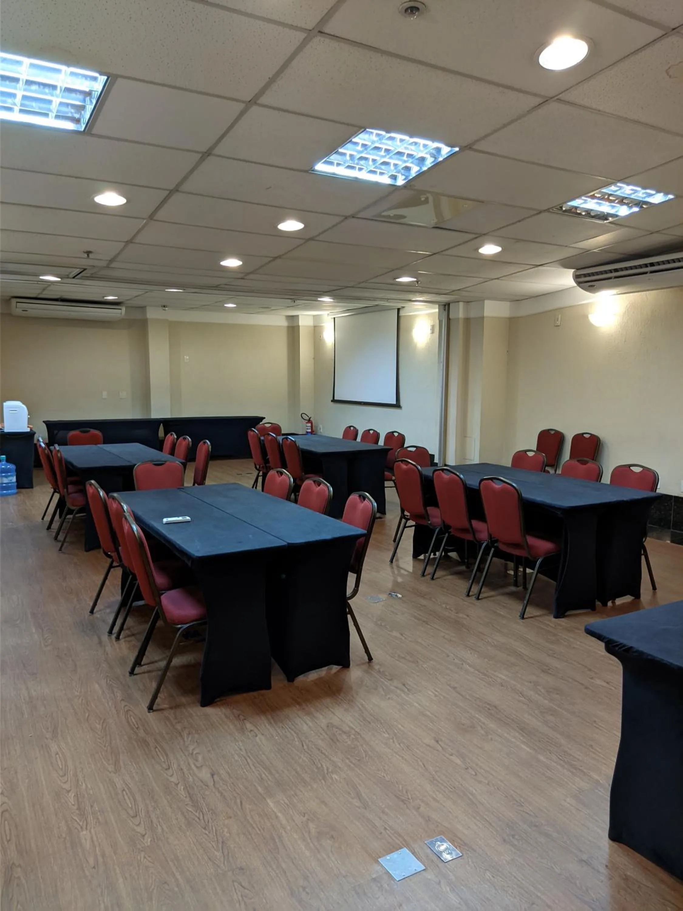Meeting/conference room in Vitoria Praia Hotel