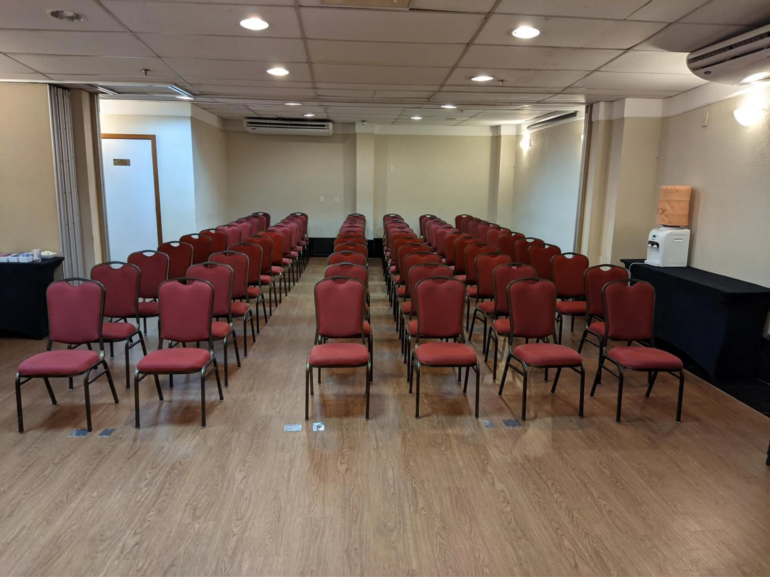 Meeting/conference room in Vitoria Praia Hotel