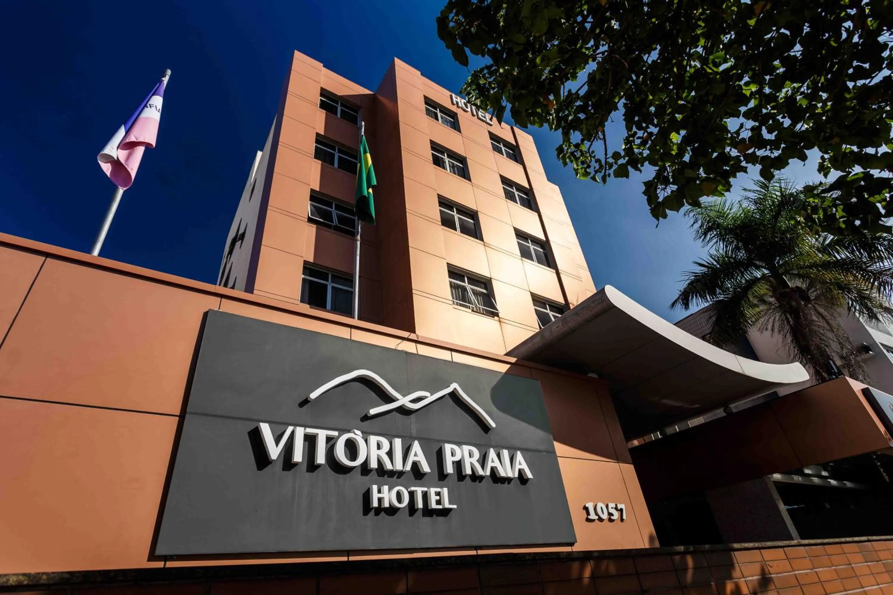 Facade/entrance in Vitoria Praia Hotel