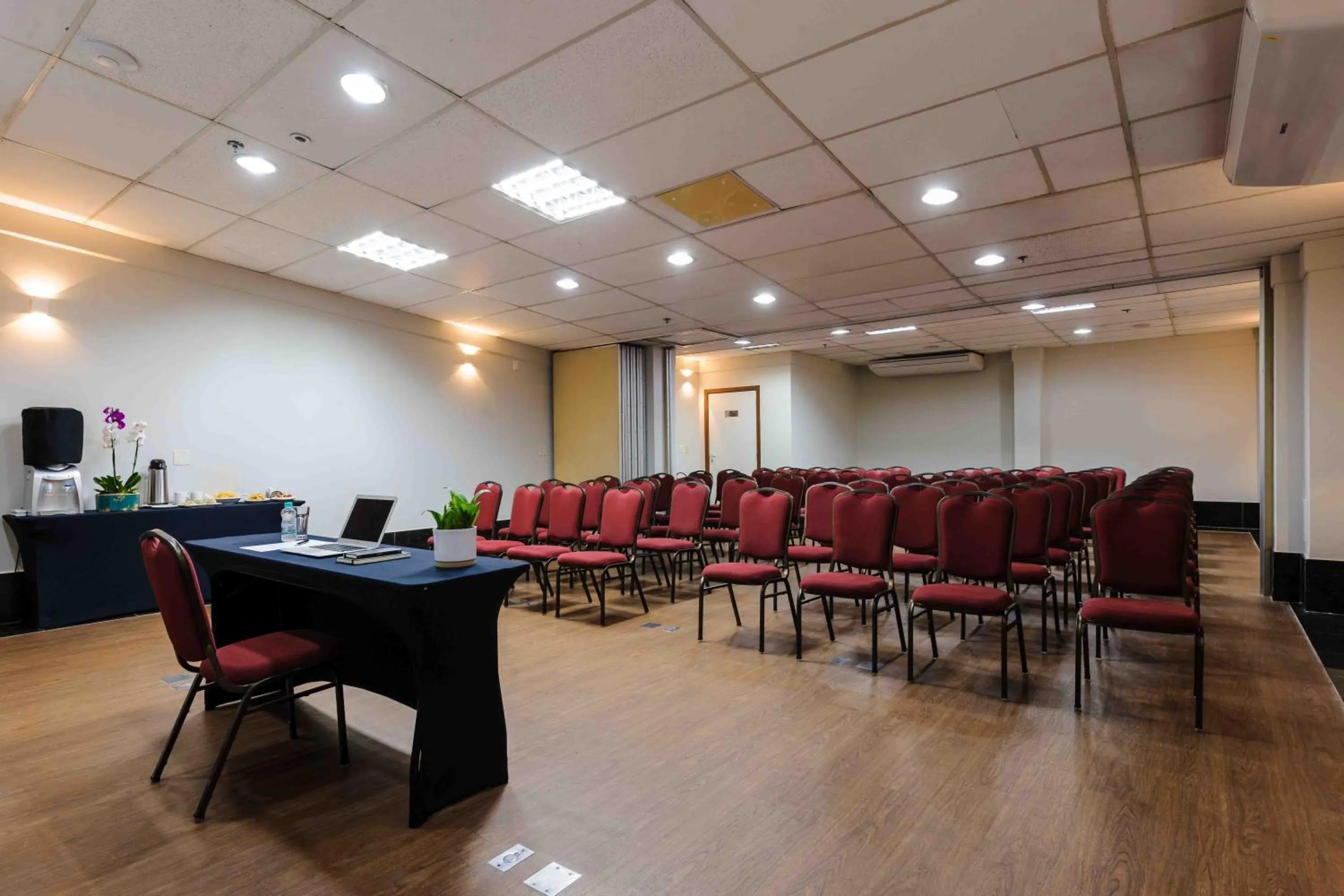 Meeting/conference room in Vitoria Praia Hotel