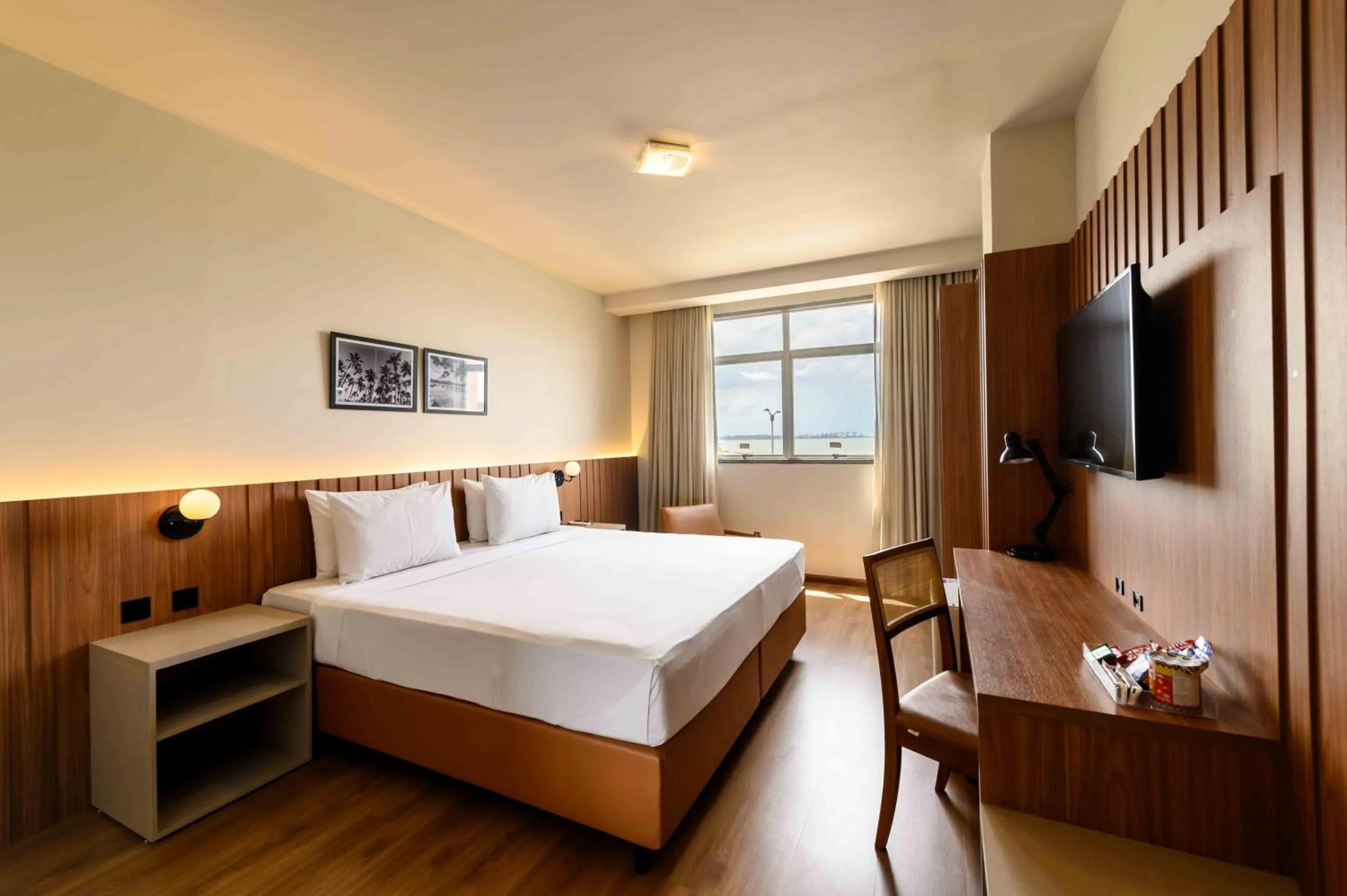 Photo of the whole room, Bed in Vitoria Praia Hotel