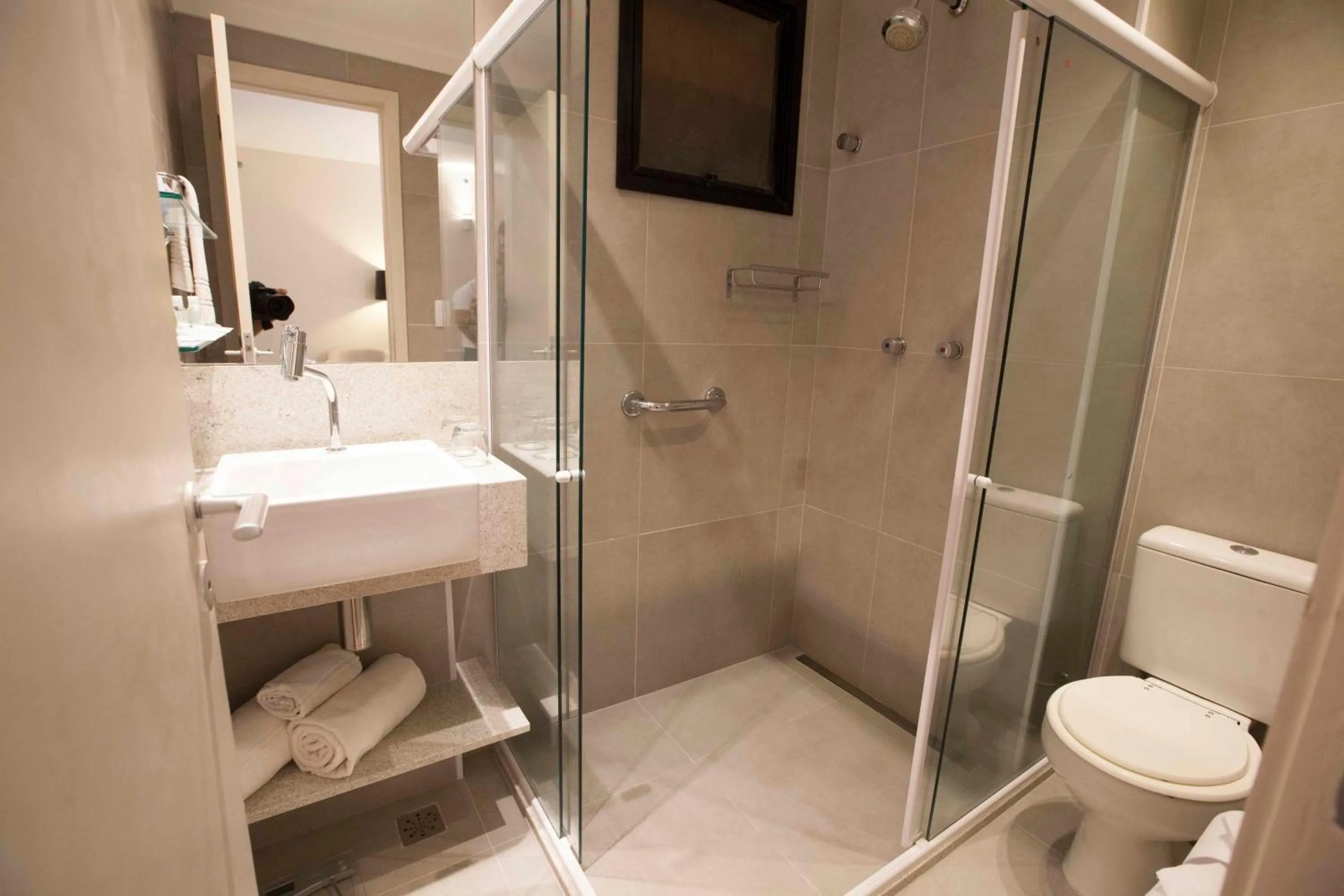 Shower in Quality Hotel Aracaju