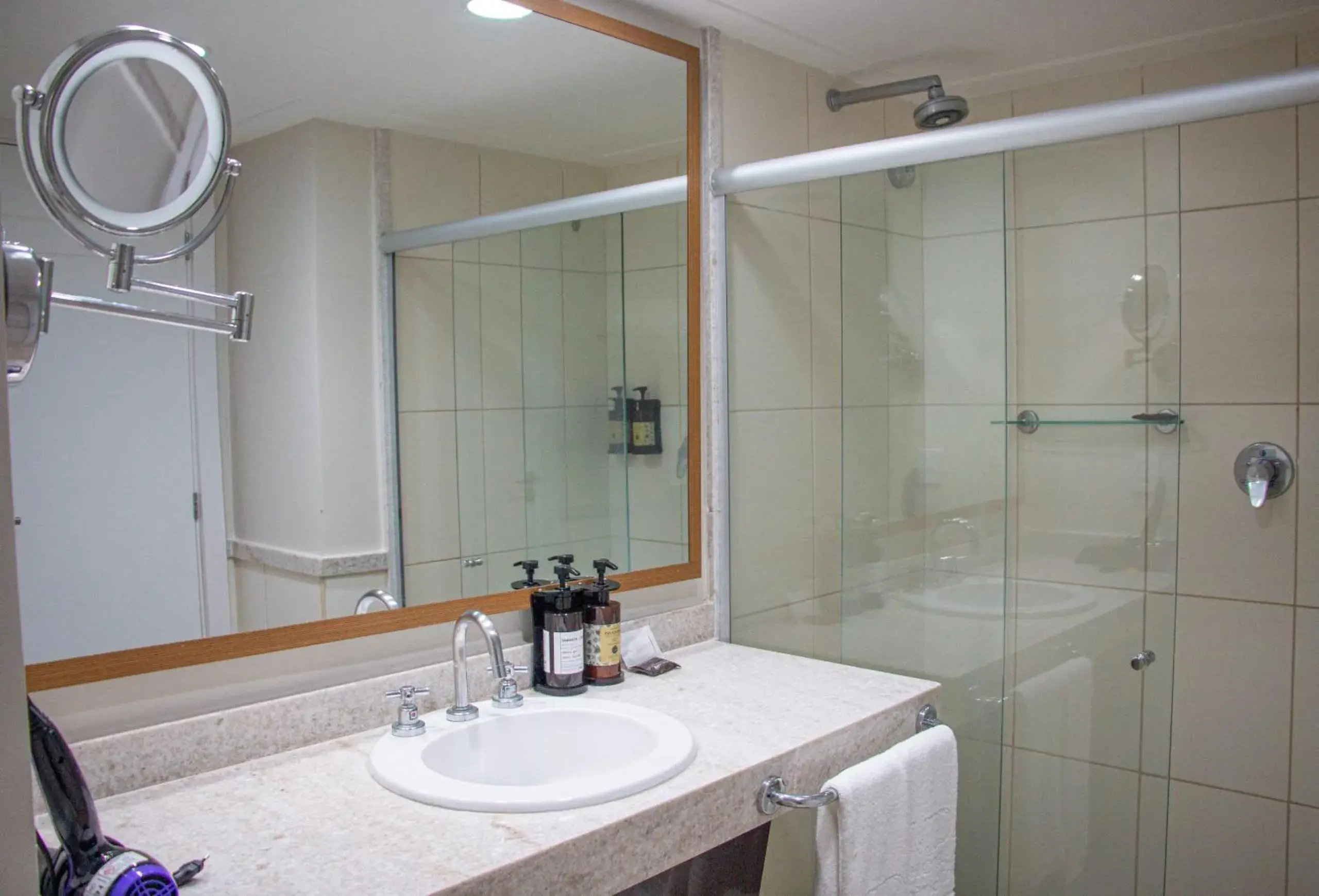 Bathroom in Vidam Hotel Aracaju - Transamerica Collection Bathroom in Vidam Hotel Aracaju - Transamerica Collection