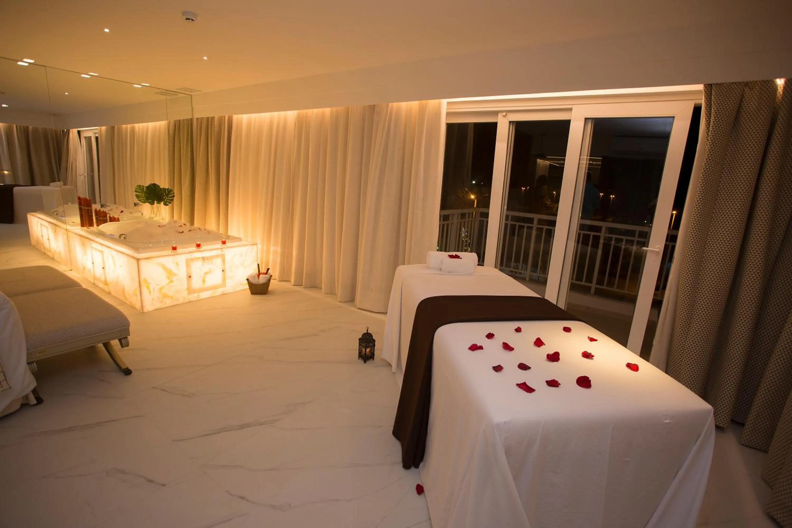 Hot Tub, Bed in Vidam Hotel Aracaju - Transamerica Collection