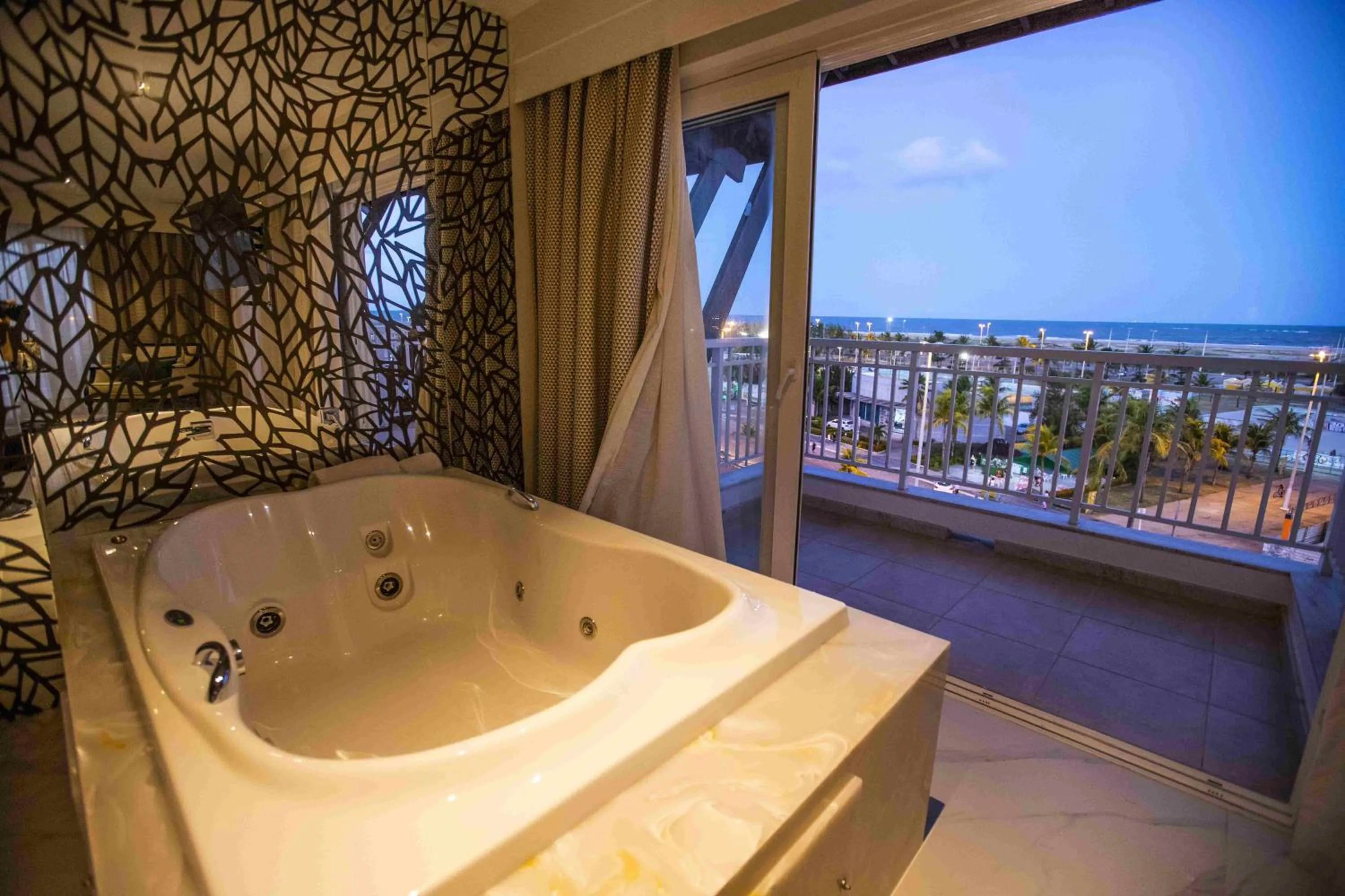Hot Tub in Vidam Hotel Aracaju - Transamerica Collection