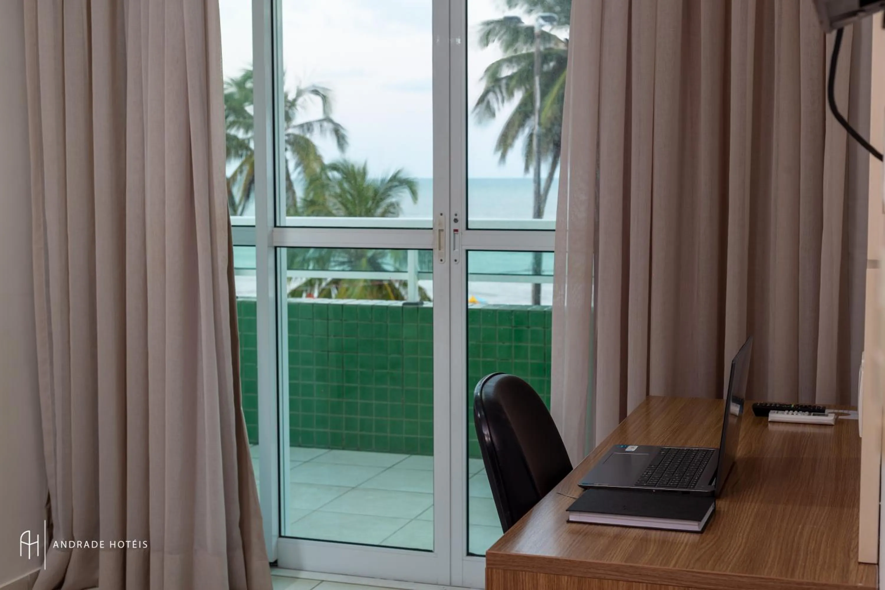 Photo of the whole room in Rede Andrade Solmar