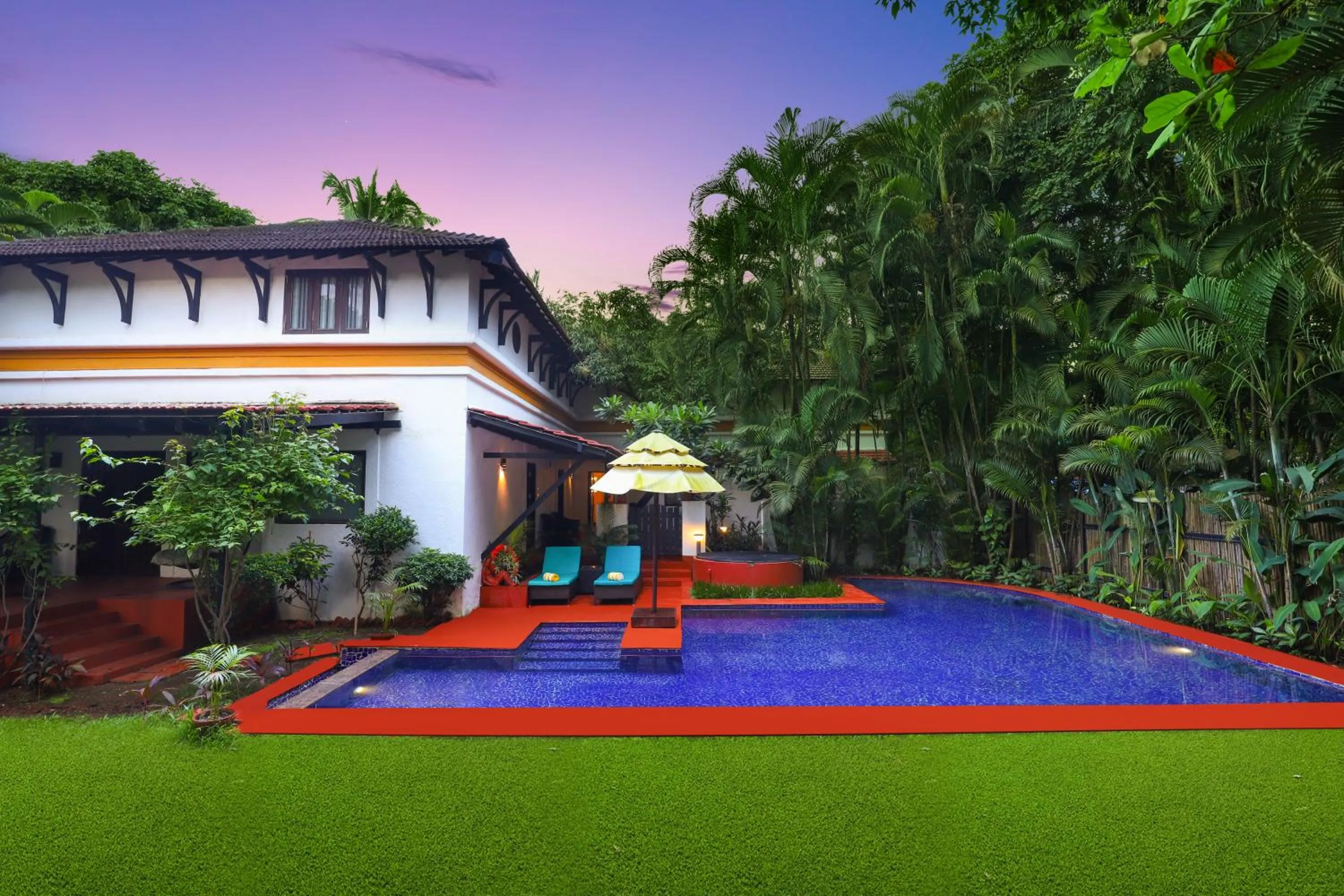 Swimming pool in Lemon Tree Amarante Beach Resort, Goa