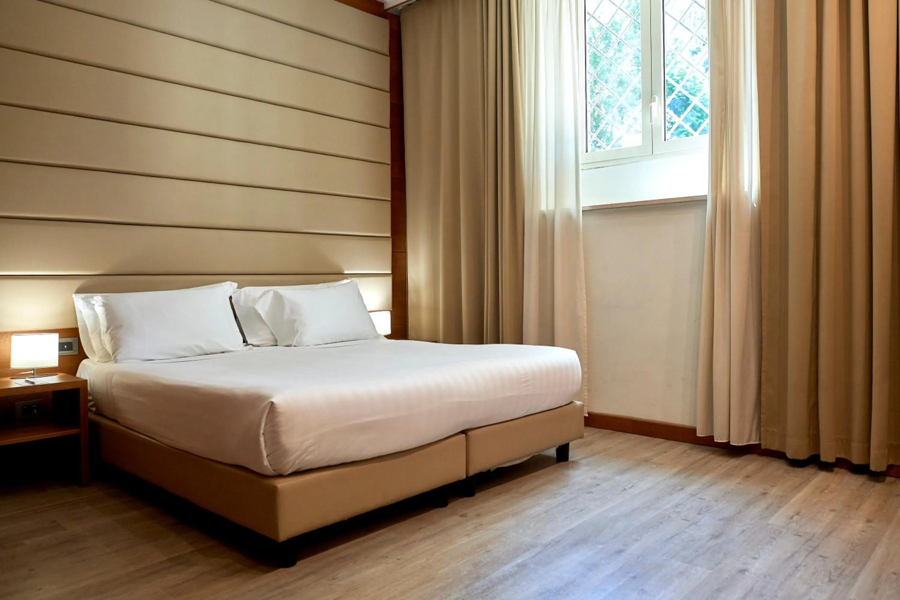 Bed in Occidental Aurelia