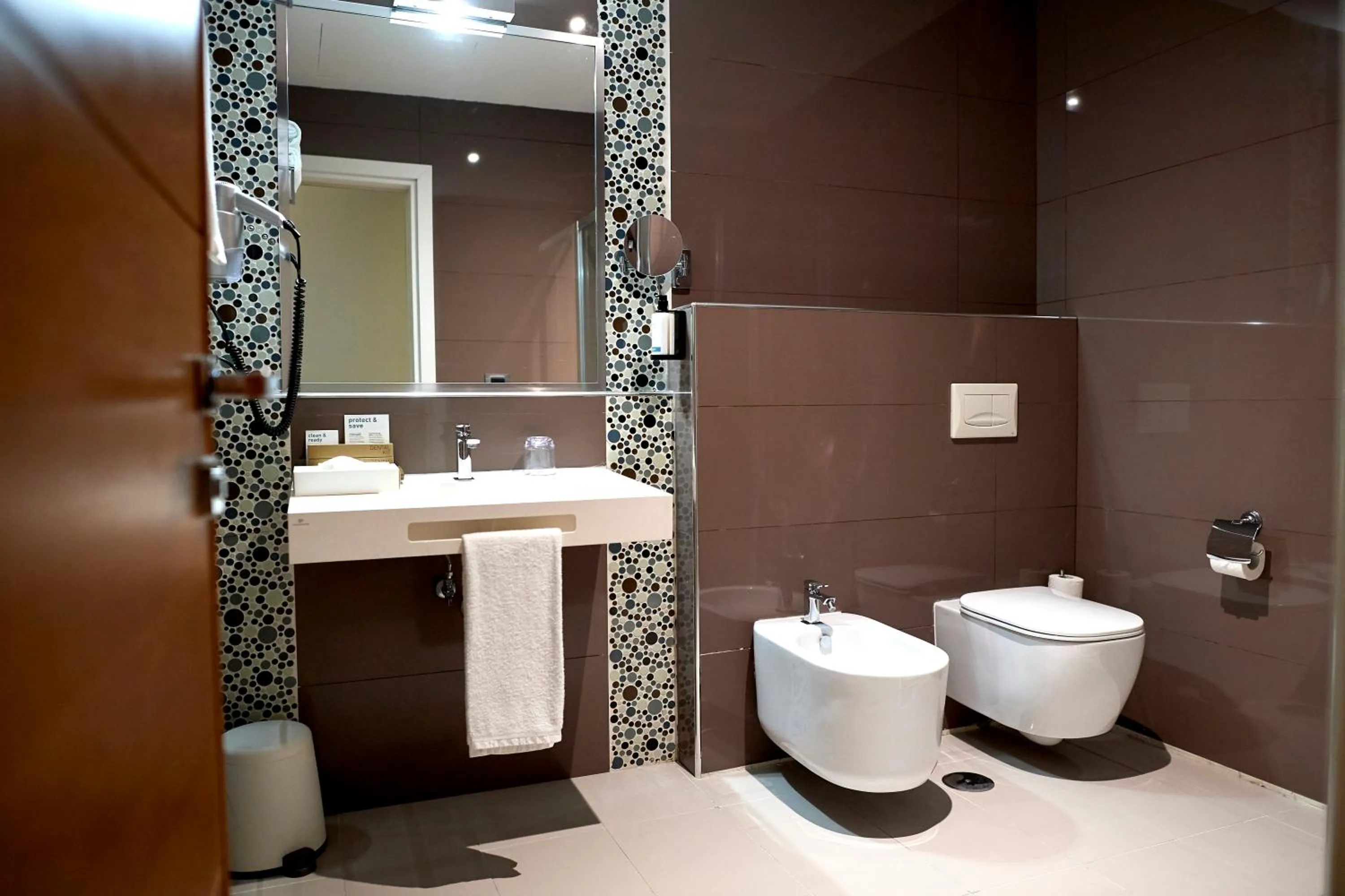 Bathroom in Occidental Aurelia