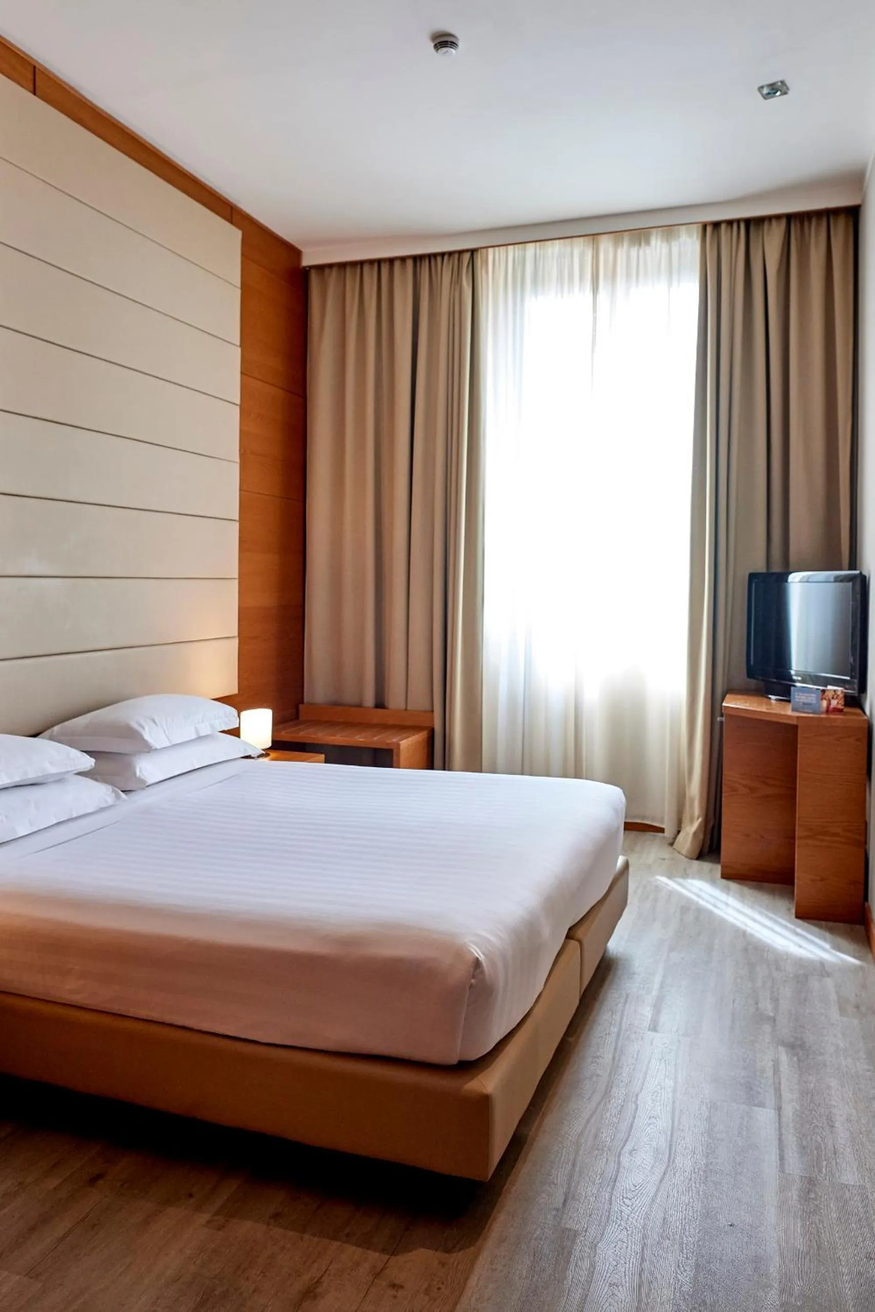 Bed in Occidental Aurelia