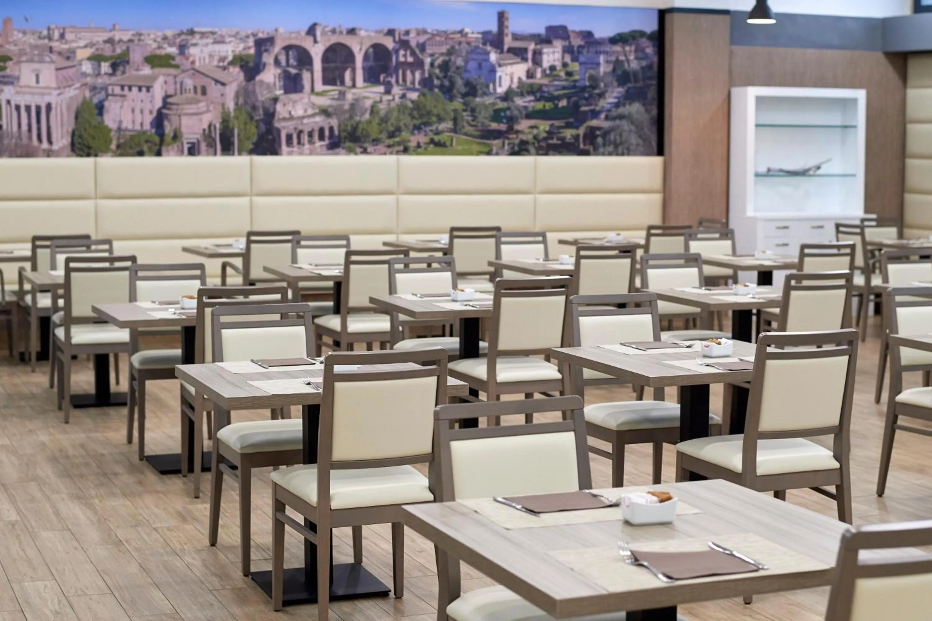 Restaurant/places to eat in Occidental Aurelia