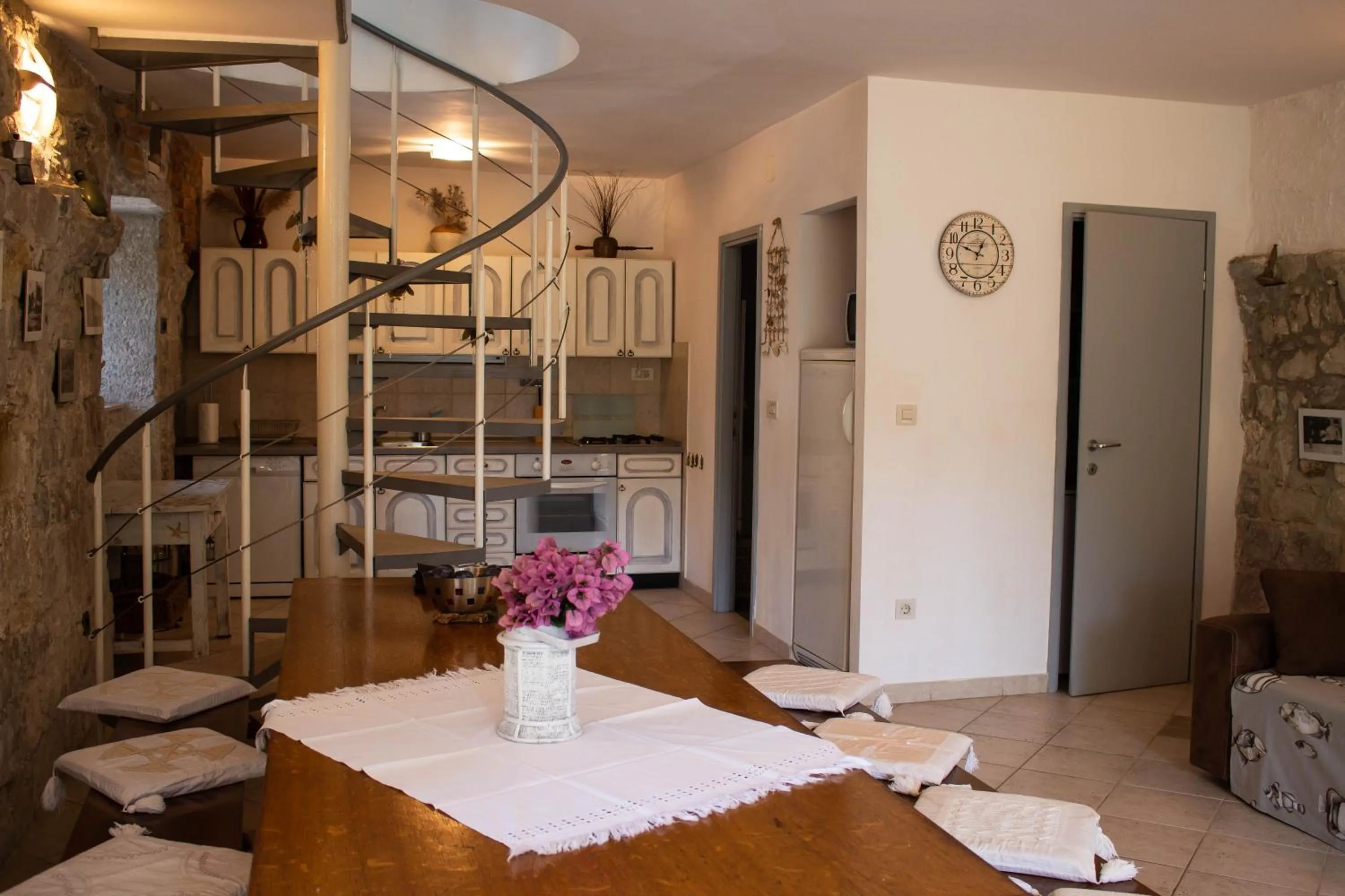 Kitchen or kitchenette in Villa Cindro House