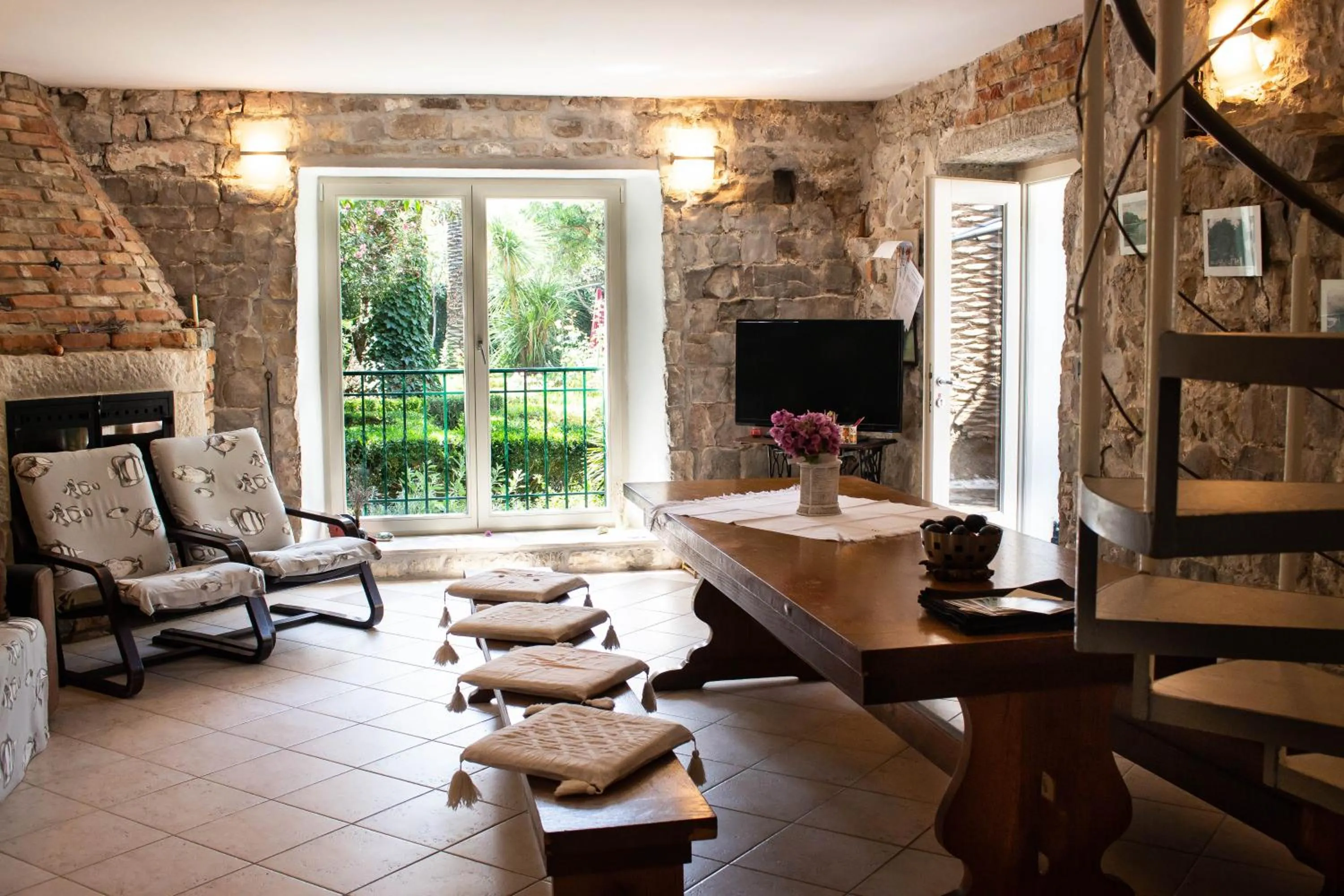 Dining area in Villa Cindro House