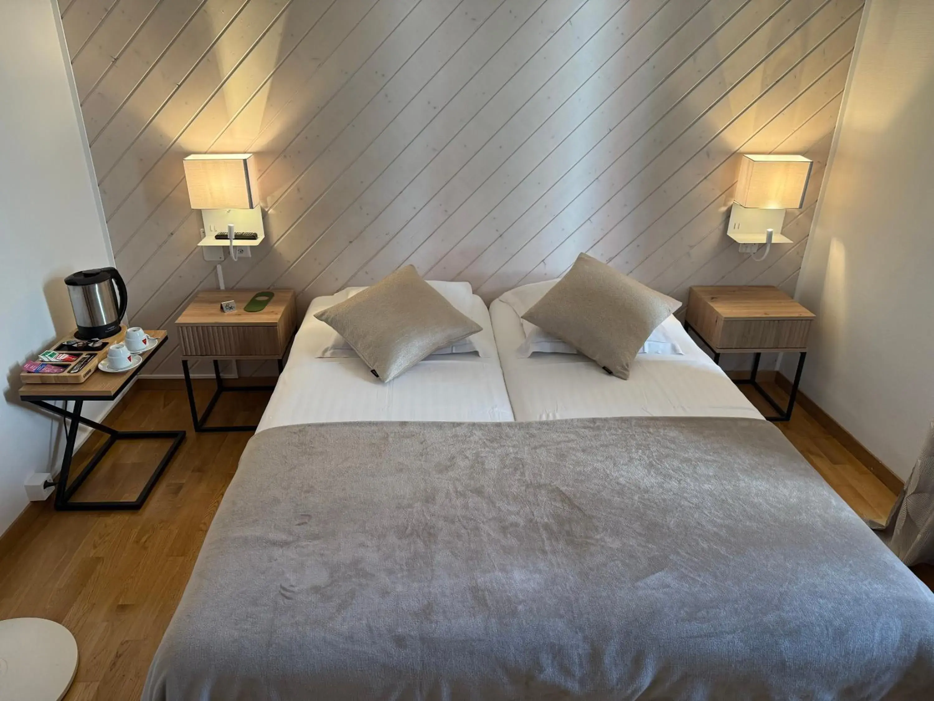 Single Room in Hotel de la Place Single Room in Hotel de la Place