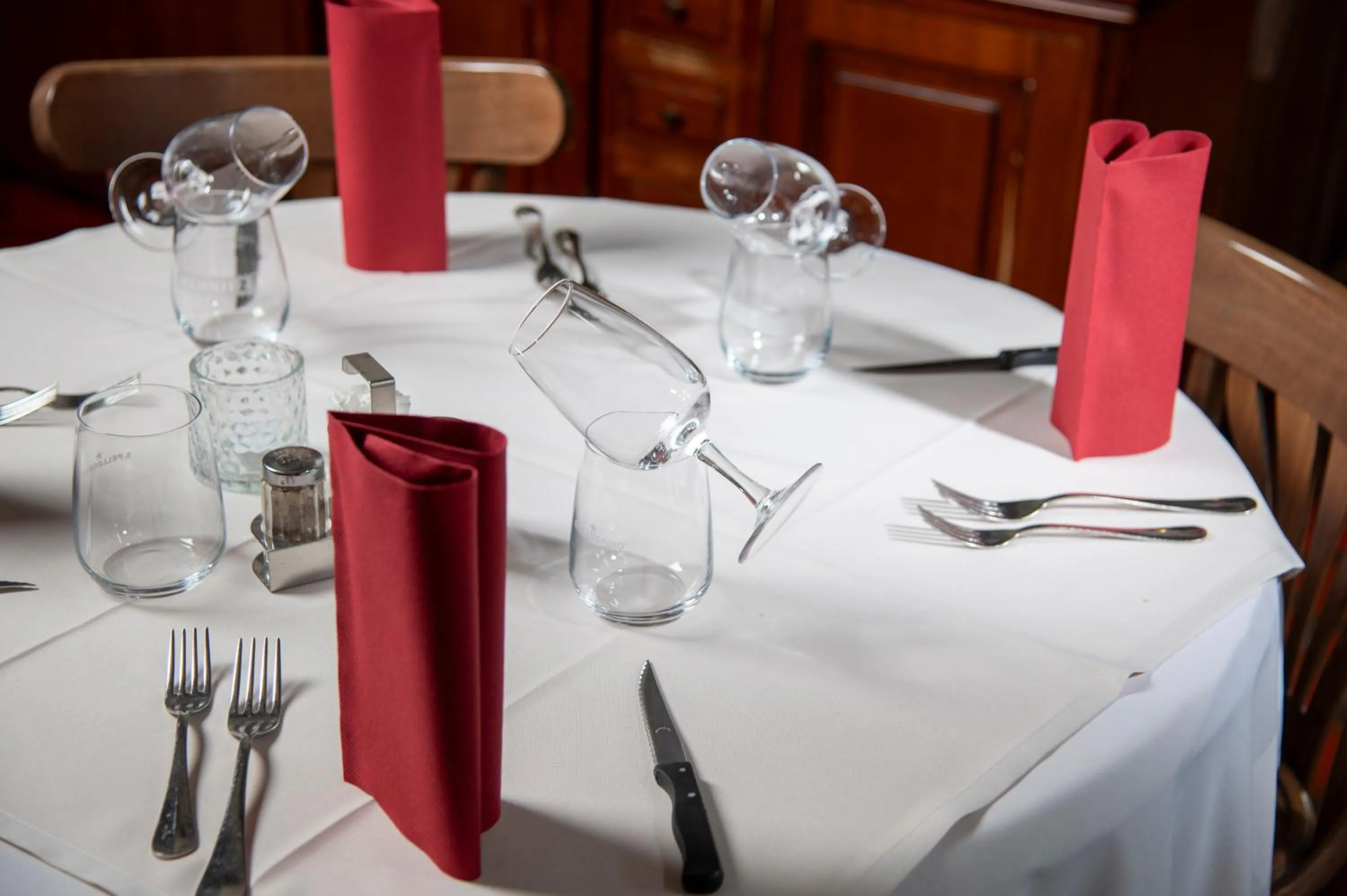 Restaurant/places to eat in Hotel de la Place