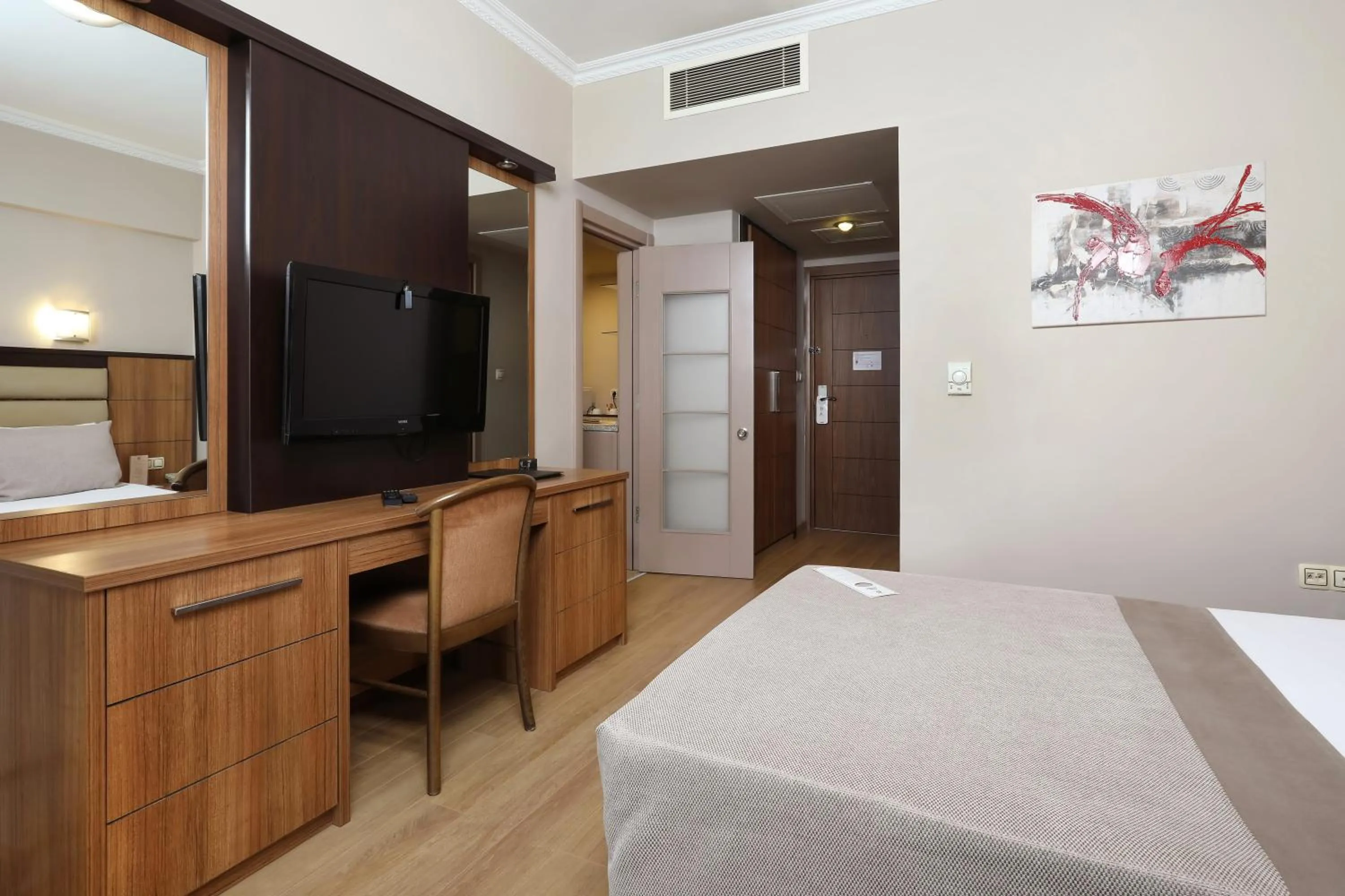 Photo of the whole room, Bed in New Balturk Hotel Izmit