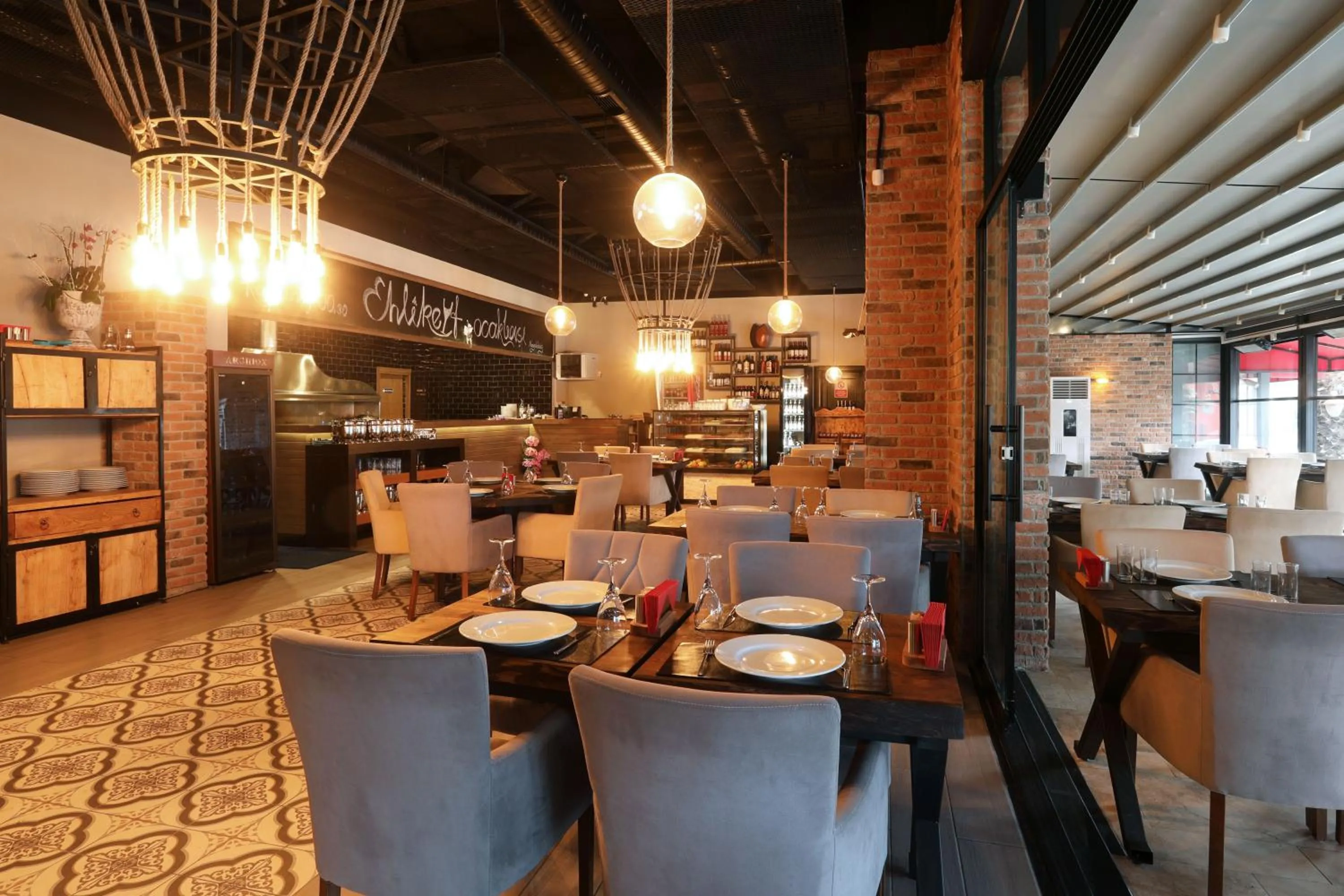 Restaurant/places to eat in New Balturk Hotel Izmit