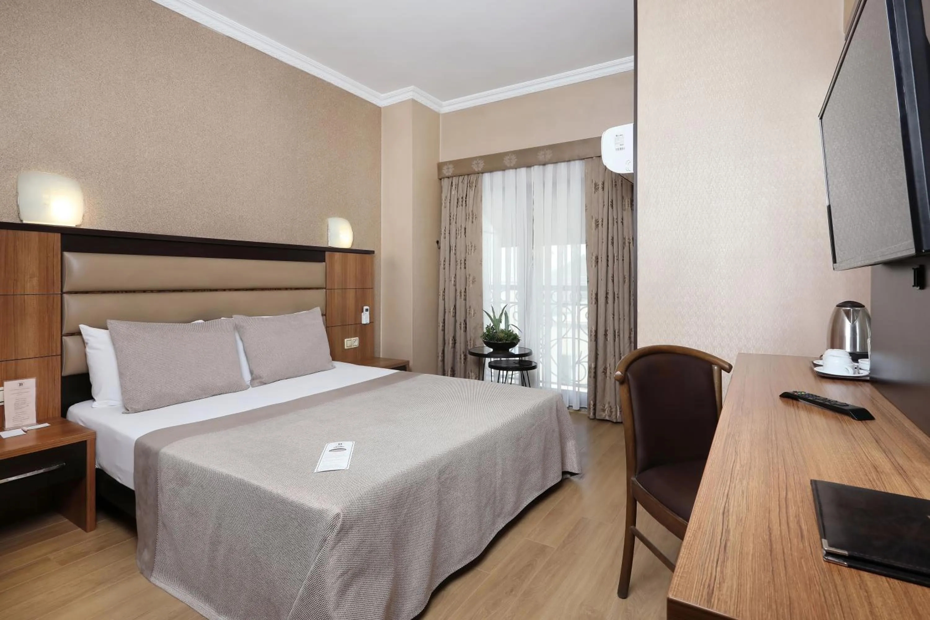 Photo of the whole room, Bed in New Balturk Hotel Izmit