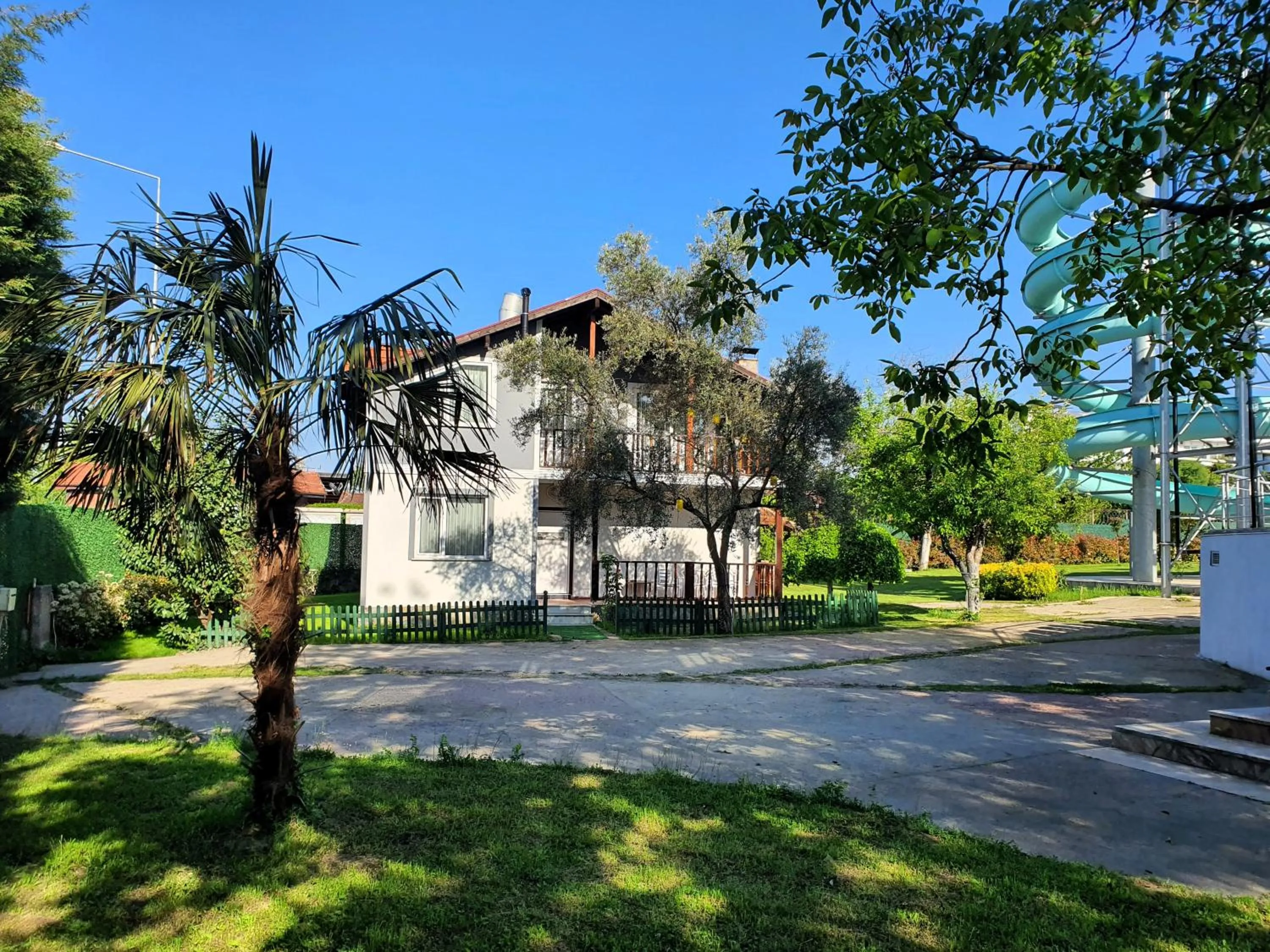 Garden in Sapanca Aqua Wellness Spa Hotel