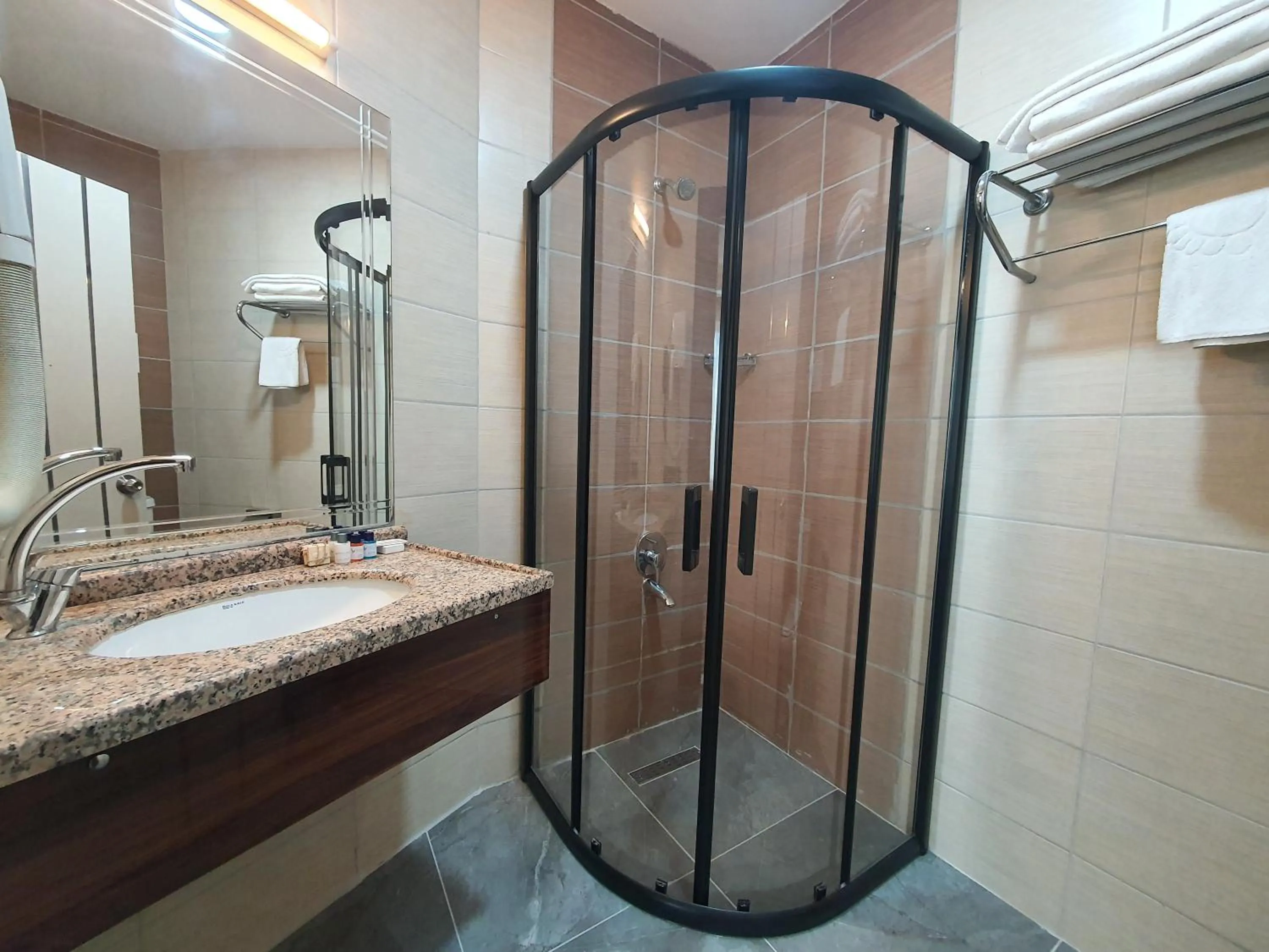 Shower in Sapanca Aqua Wellness Spa Hotel