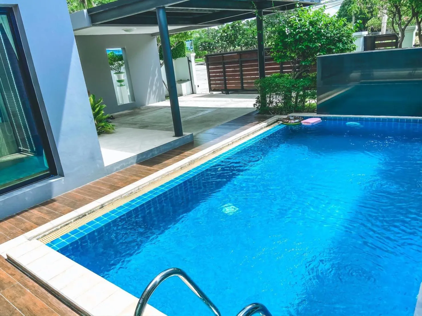 Swimming pool in Royal Sammuk Villa