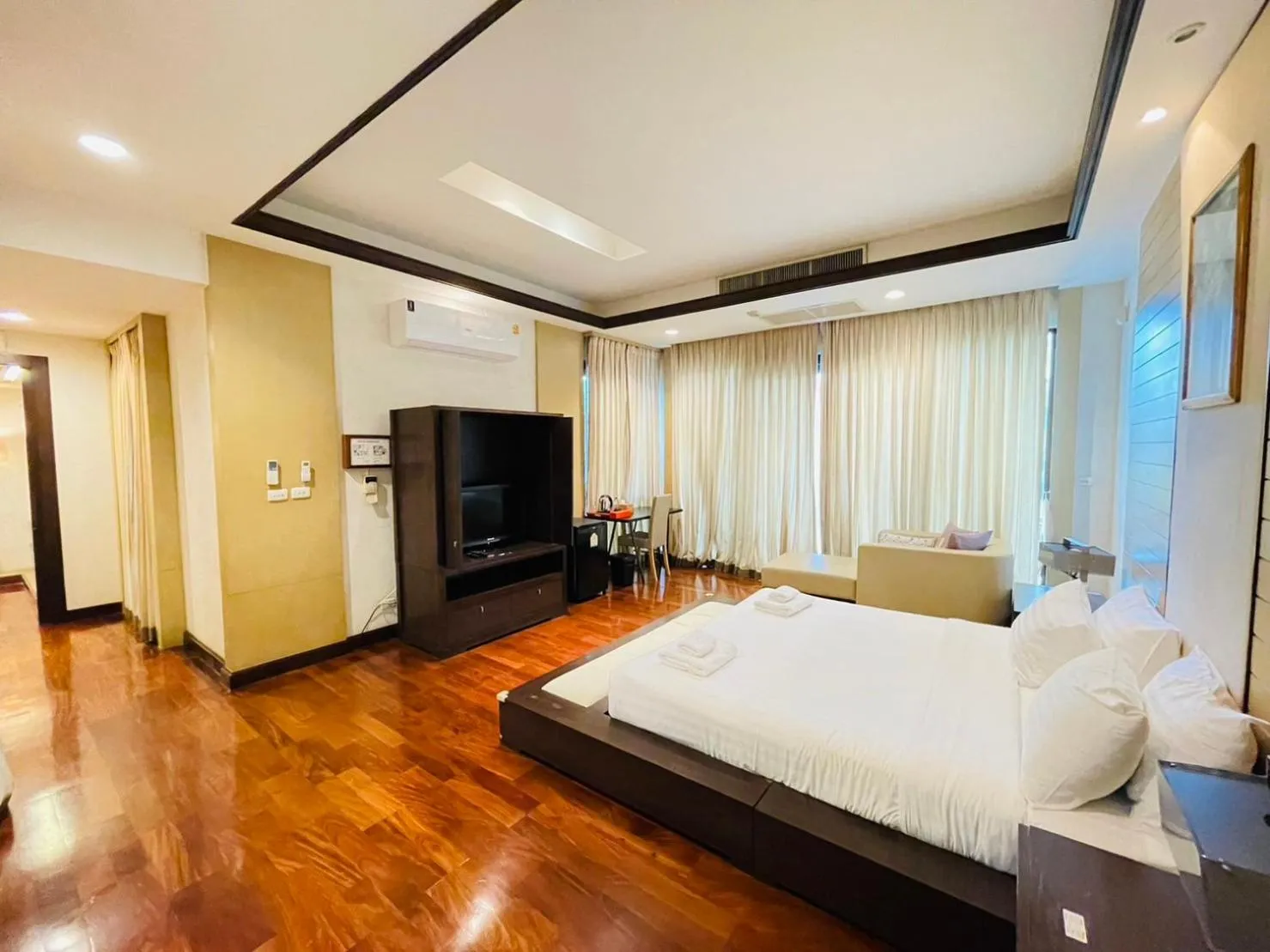 Photo of the whole room, Bed in Royal Sammuk Villa