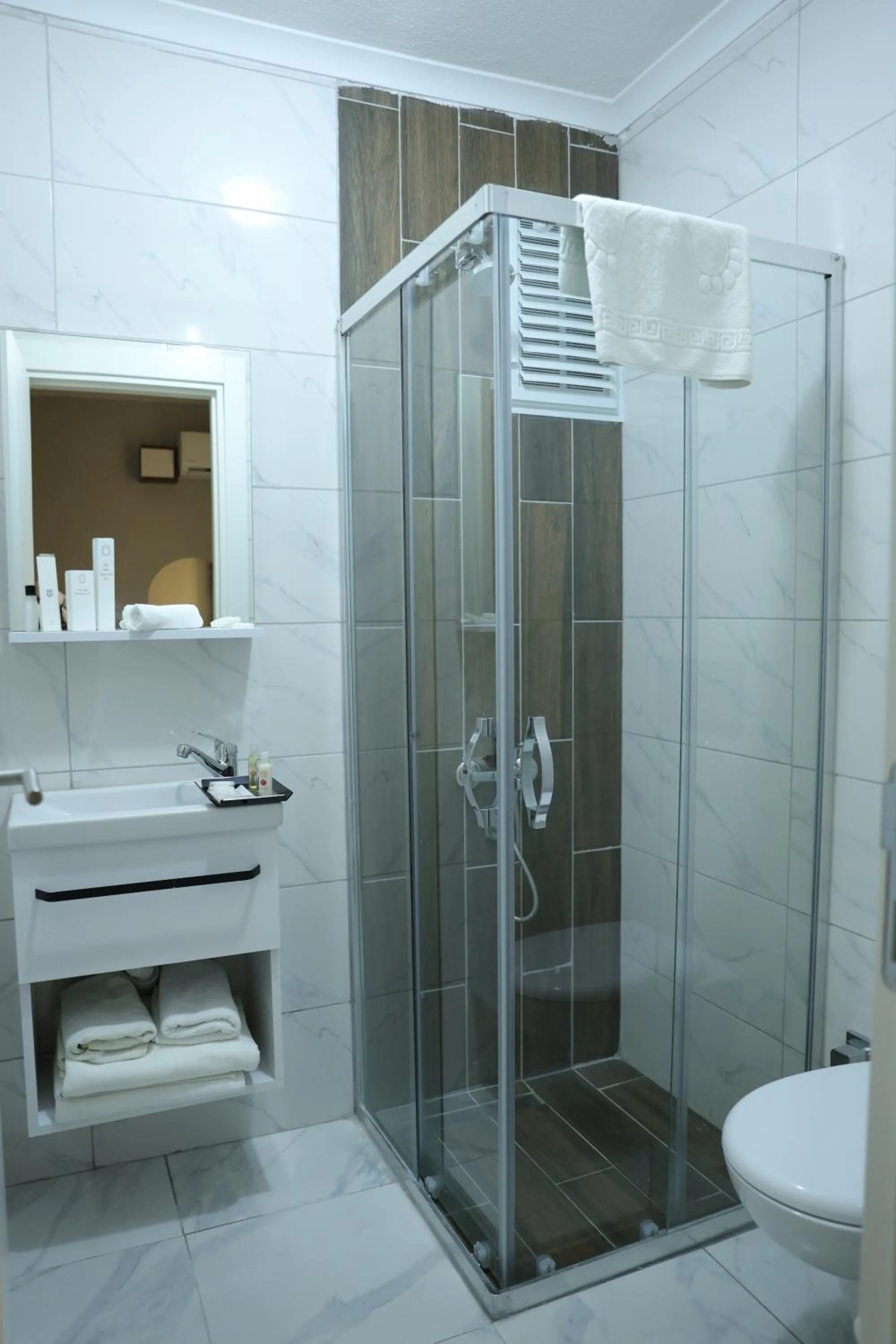 Shower in Turkuaz Hotel