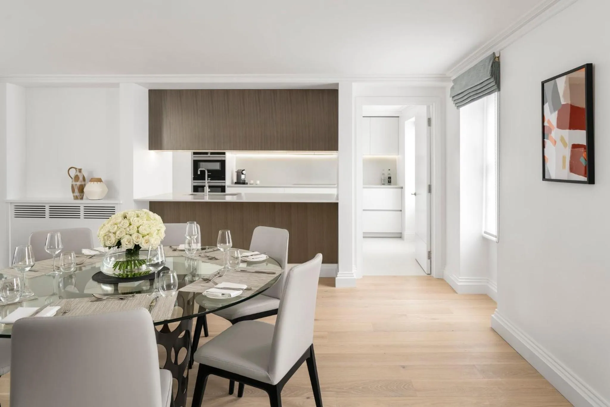 Photo of the whole room in COMO Metropolitan London