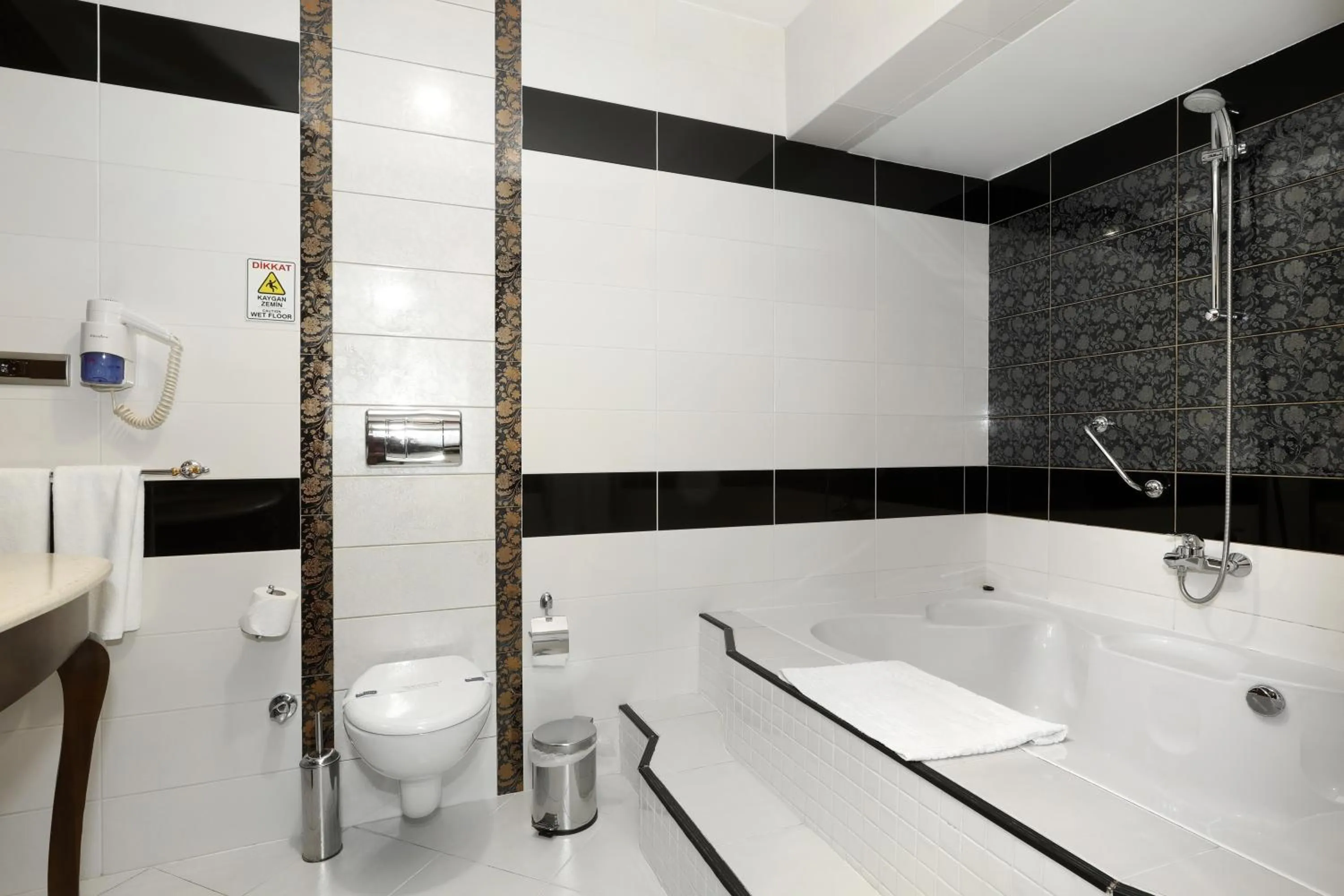 Bathroom in Seckin Hotel