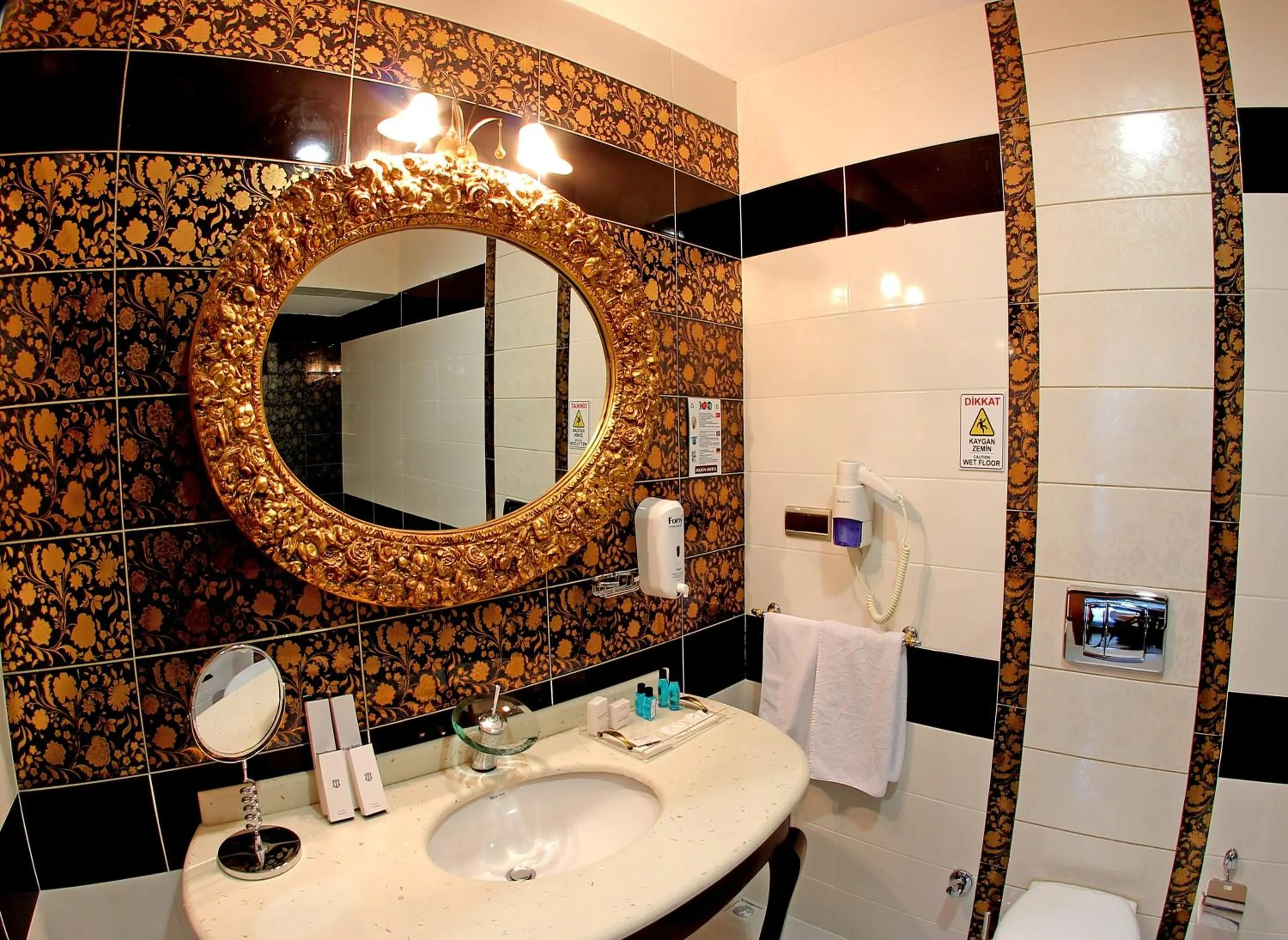 Bathroom in Seckin Hotel