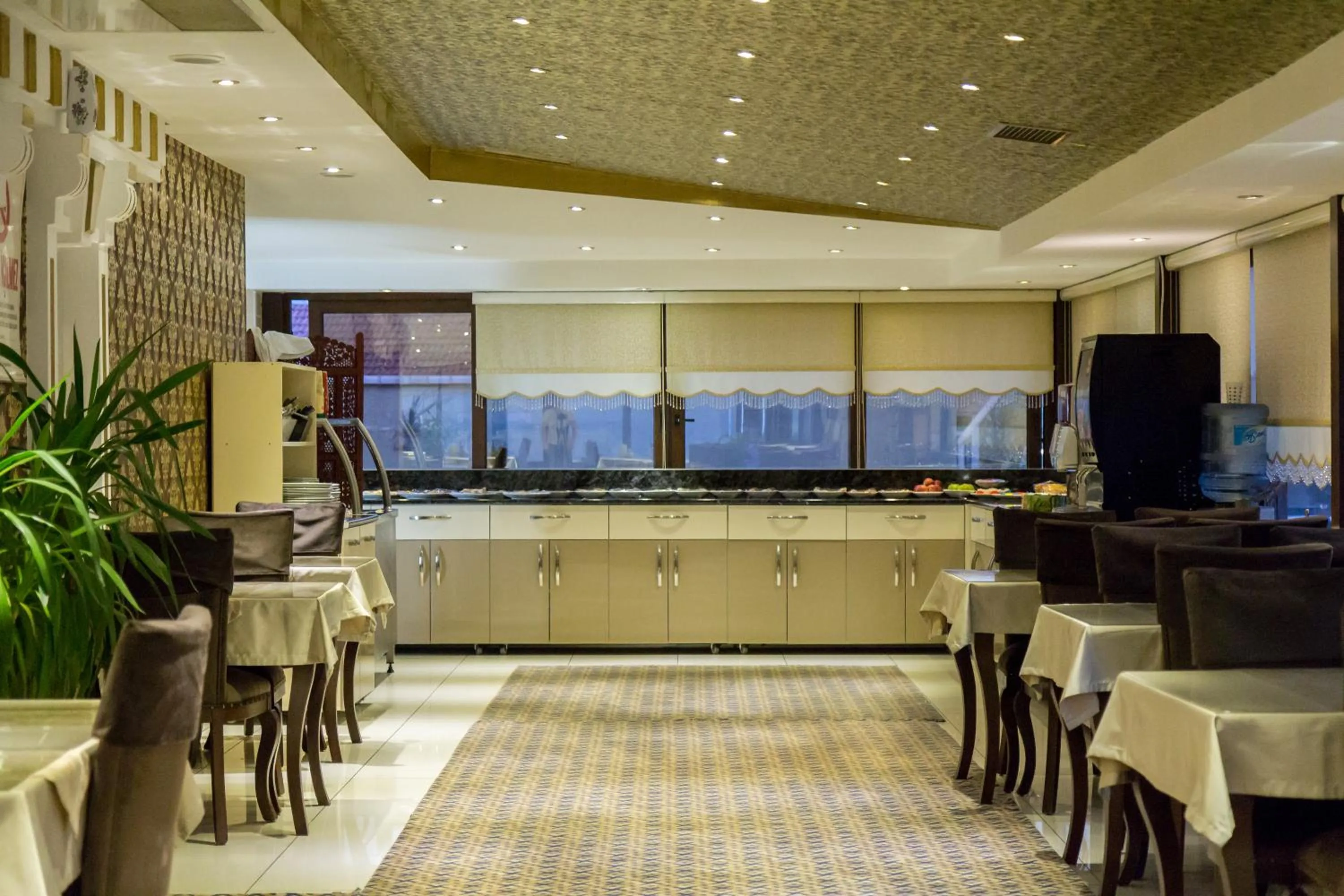 Restaurant/places to eat in Grand Rosa Hotel