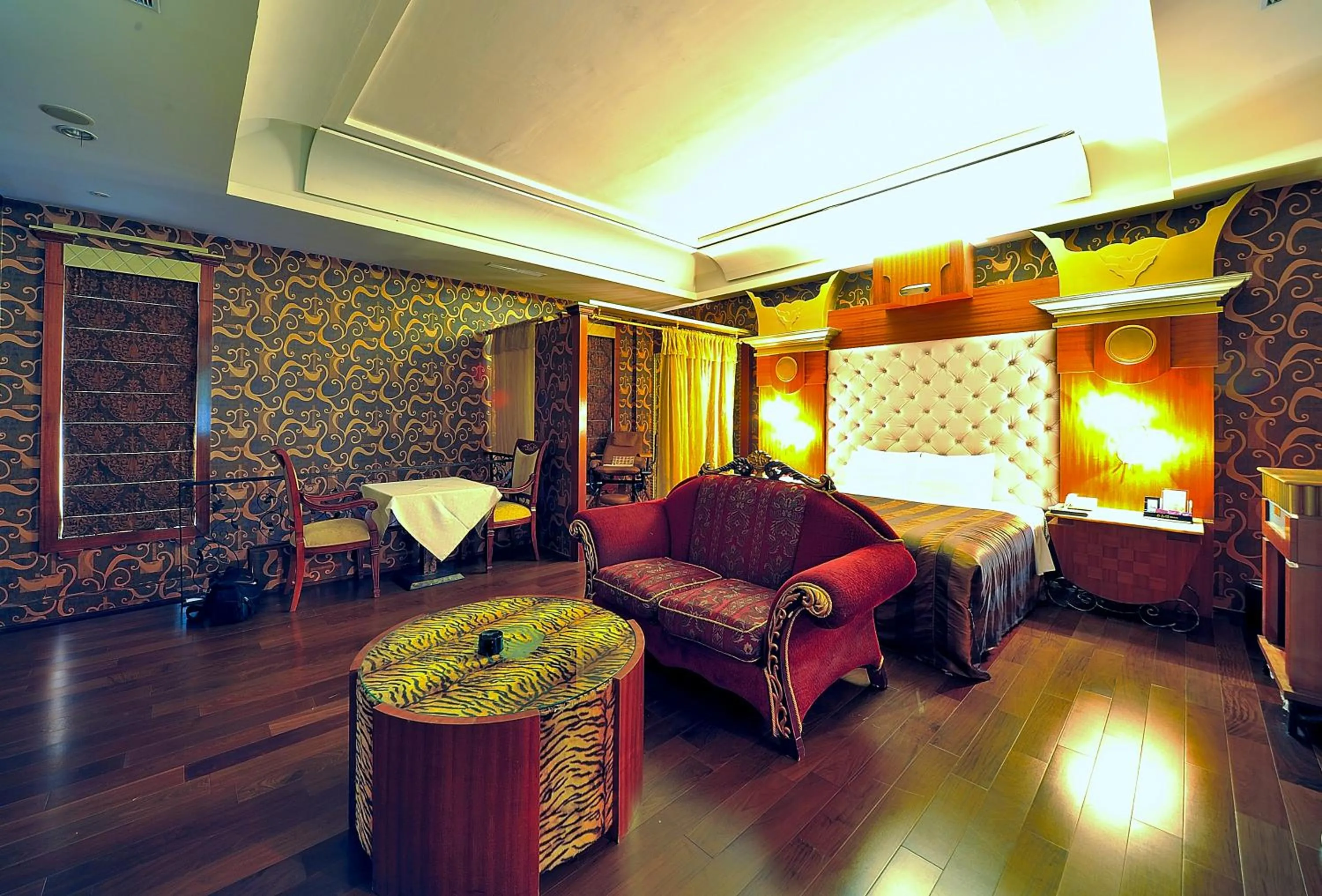 Dining area, Bed in Hakodate Motel